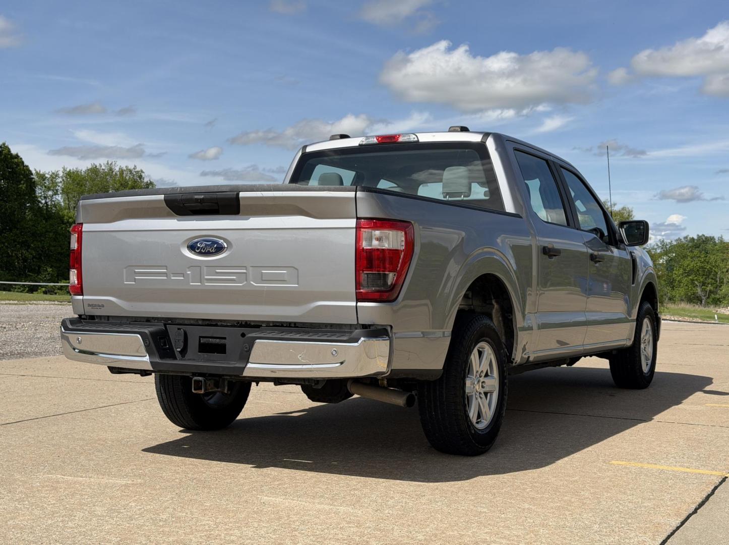 2022 SILVER /Gray Ford F-150 XL SuperCrew 5.5-ft. 2WD (1FTEW1CB8NK) with an 3.3L V6 engine, Automatic transmission, located at 2990 Old Orchard Rd., Jackson, MO, 63755, 37.354214, -89.612106 - 2022 Ford F-150 XL 1-Owner 93xxx miles Rear Wheel Drive 3.3L V6 Automatic Backup Camera Bluetooth Cruise Power Windows/Locks/Mirrors We have financing available and we accept trades! Fill out a credit application on our website or come by today! If you have any questions, give us a call a - Photo#12