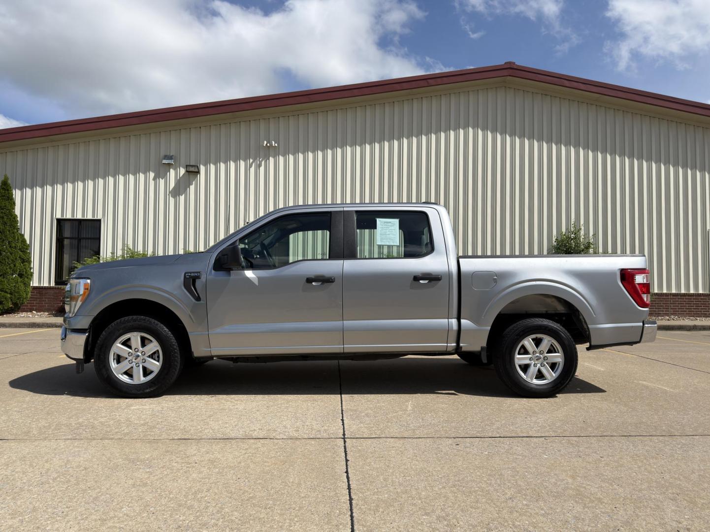 2022 SILVER /Gray Ford F-150 XL SuperCrew 5.5-ft. 2WD (1FTEW1CB8NK) with an 3.3L V6 engine, Automatic transmission, located at 2990 Old Orchard Rd., Jackson, MO, 63755, 37.354214, -89.612106 - 2022 Ford F-150 XL 1-Owner 93xxx miles Rear Wheel Drive 3.3L V6 Automatic Backup Camera Bluetooth Cruise Power Windows/Locks/Mirrors We have financing available and we accept trades! Fill out a credit application on our website or come by today! If you have any questions, give us a call a - Photo#10