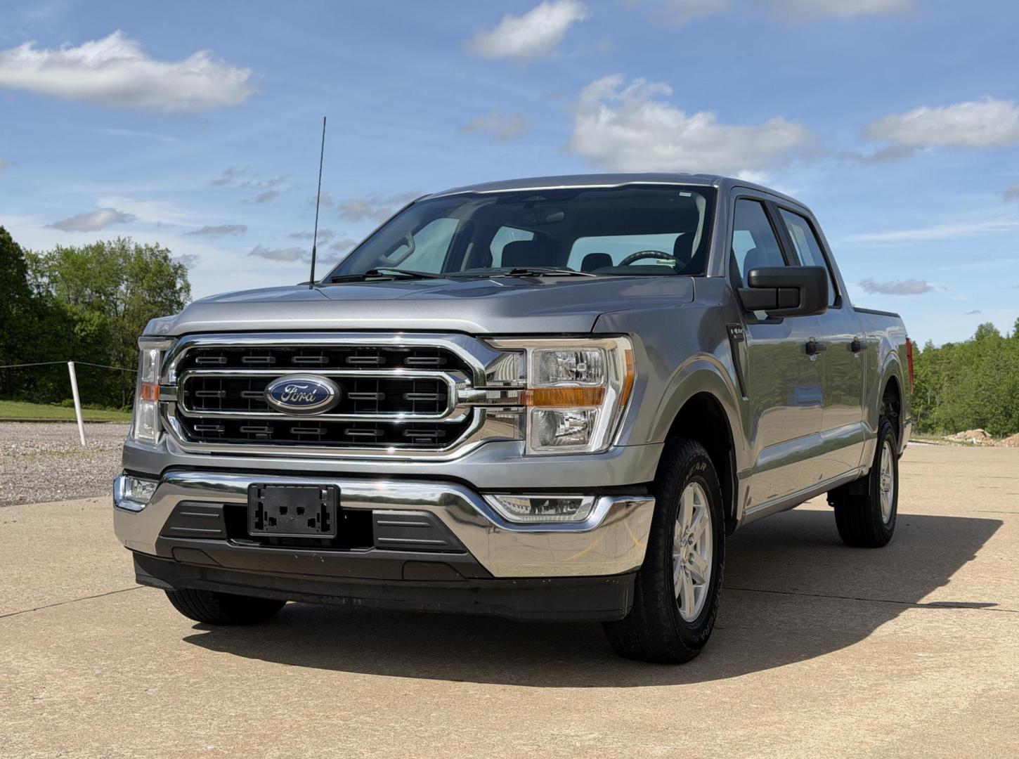 2022 SILVER /Gray Ford F-150 XL SuperCrew 5.5-ft. 2WD (1FTEW1CB8NK) with an 3.3L V6 engine, Automatic transmission, located at 2990 Old Orchard Rd., Jackson, MO, 63755, 37.354214, -89.612106 - 2022 Ford F-150 XL 1-Owner 93xxx miles Rear Wheel Drive 3.3L V6 Automatic Backup Camera Bluetooth Cruise Power Windows/Locks/Mirrors We have financing available and we accept trades! Fill out a credit application on our website or come by today! If you have any questions, give us a call a - Photo#9