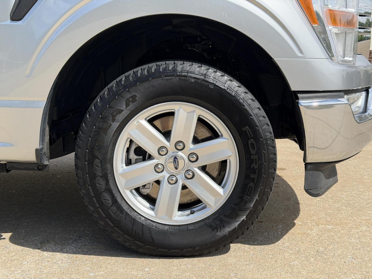 2022 SILVER /Gray Ford F-150 XL SuperCrew 5.5-ft. 2WD (1FTEW1CB8NK) with an 3.3L V6 engine, Automatic transmission, located at 2990 Old Orchard Rd., Jackson, MO, 63755, 37.354214, -89.612106 - 2022 Ford F-150 XL 1-Owner 93xxx miles Rear Wheel Drive 3.3L V6 Automatic Backup Camera Bluetooth Cruise Power Windows/Locks/Mirrors We have financing available and we accept trades! Fill out a credit application on our website or come by today! If you have any questions, give us a call a - Photo#37