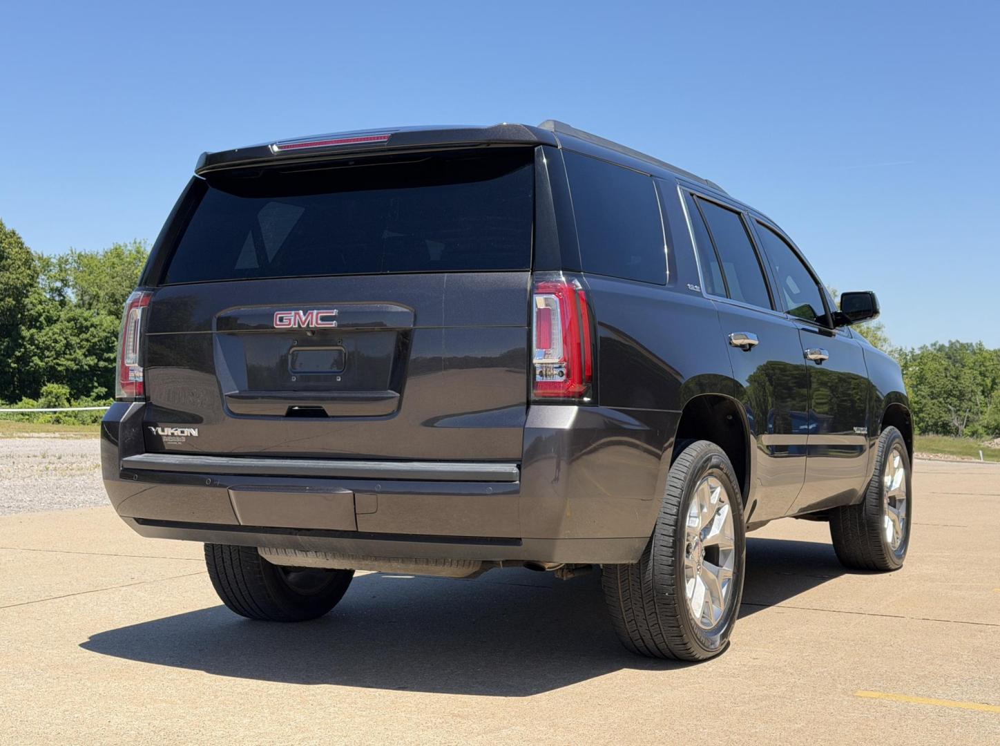 2016 GRAY /Black GMC Yukon SLE 4WD (1GKS2AKC9GR) with an 5.3L V8 engine, Automatic transmission, located at 2990 Old Orchard Rd., Jackson, MO, 63755, 37.354214, -89.612106 - 2016 GMC Yukon SLE 201xxx miles 4 Wheel Drive 5.3L V8 Automatic Leather 3rd Row Backup Camera Power/Heated Seats Bluetooth Remote Start Cruise Power Windows/Locks/Mirrors We have financing available and we accept trades! Fill out a credit application on our website or come by today! If - Photo#9
