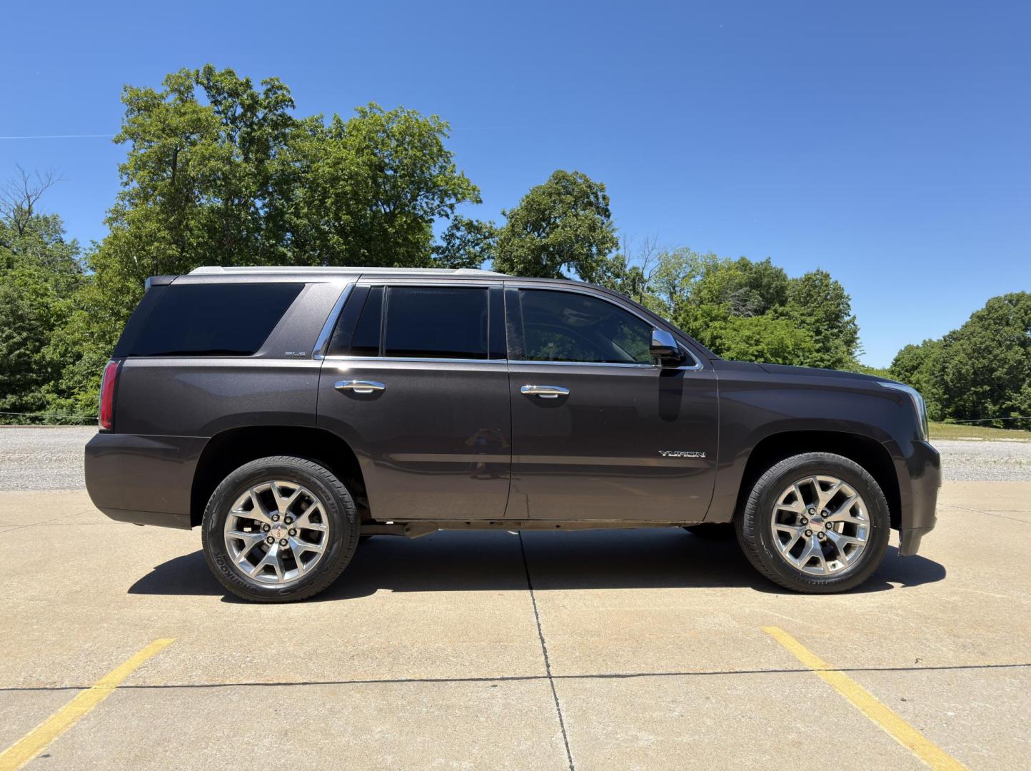 2016 GRAY /Black GMC Yukon SLE 4WD (1GKS2AKC9GR) with an 5.3L V8 engine, Automatic transmission, located at 2990 Old Orchard Rd., Jackson, MO, 63755, 37.354214, -89.612106 - 2016 GMC Yukon SLE 201xxx miles 4 Wheel Drive 5.3L V8 Automatic Leather 3rd Row Backup Camera Power/Heated Seats Bluetooth Remote Start Cruise Power Windows/Locks/Mirrors We have financing available and we accept trades! Fill out a credit application on our website or come by today! If - Photo#8