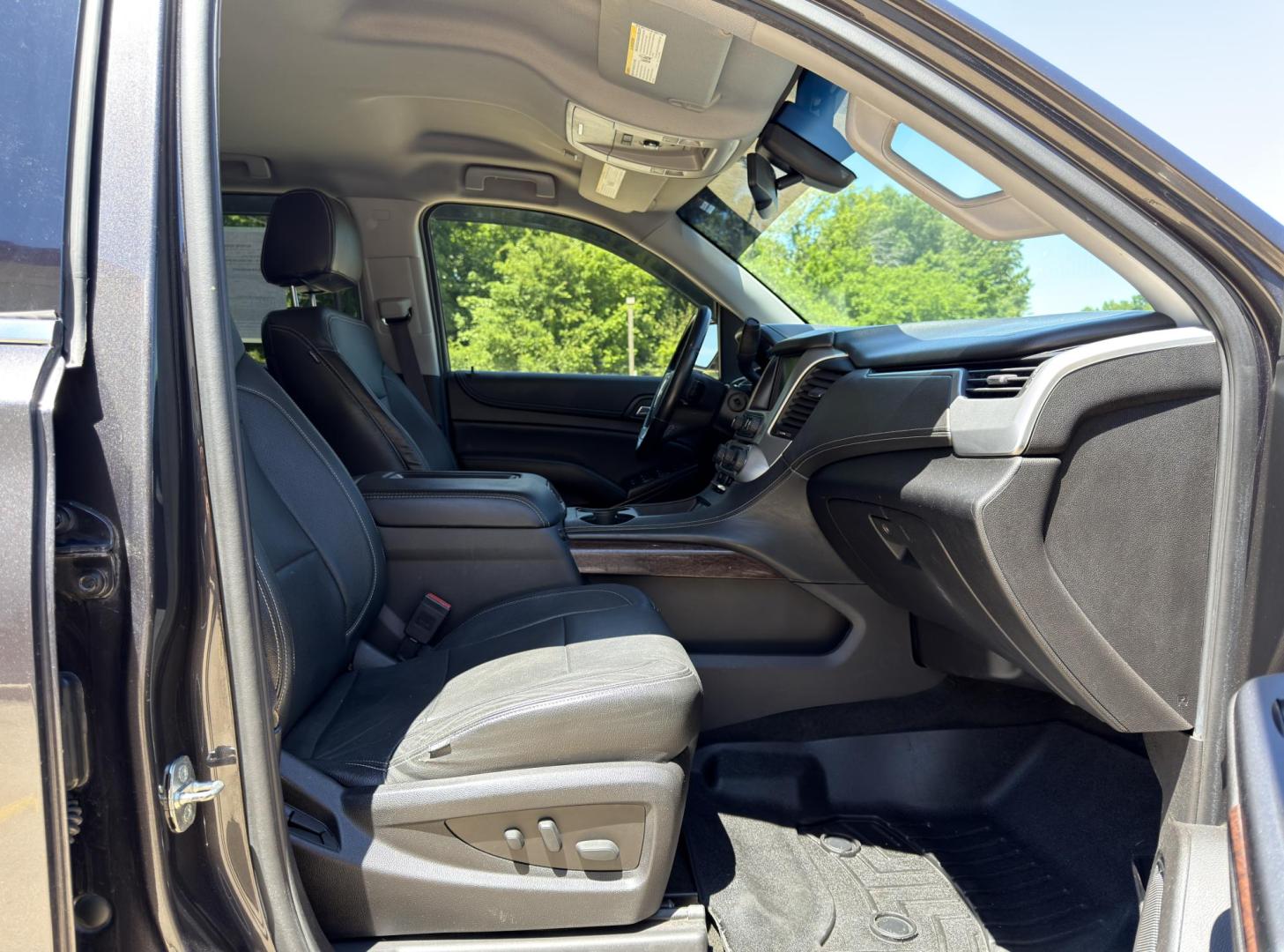 2016 GRAY /Black GMC Yukon SLE 4WD (1GKS2AKC9GR) with an 5.3L V8 engine, Automatic transmission, located at 2990 Old Orchard Rd., Jackson, MO, 63755, 37.354214, -89.612106 - 2016 GMC Yukon SLE 201xxx miles 4 Wheel Drive 5.3L V8 Automatic Leather 3rd Row Backup Camera Power/Heated Seats Bluetooth Remote Start Cruise Power Windows/Locks/Mirrors We have financing available and we accept trades! Fill out a credit application on our website or come by today! If - Photo#16