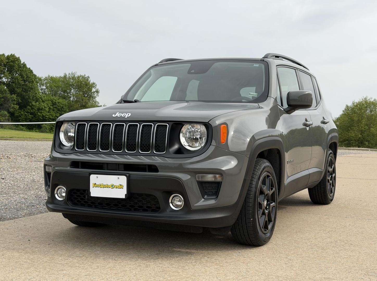 2021 GRAY /Black Jeep Renegade Latitude (ZACNJCBB0MP) with an 2.4L 4 Cyl. engine, Automatic transmission, located at 2990 Old Orchard Rd., Jackson, MO, 63755, 37.354214, -89.612106 - 2021 Jeep Renegade Latitude 33xxx miles Front Wheel Drive 2.4L 4 Cyl. Automatic Backup Camera Bluetooth Cruise Power Windows/Locks/Mirrors We have financing available and we accept trades! Fill out a credit application on our website or come by today! If you have any questions, give us a c - Photo#3