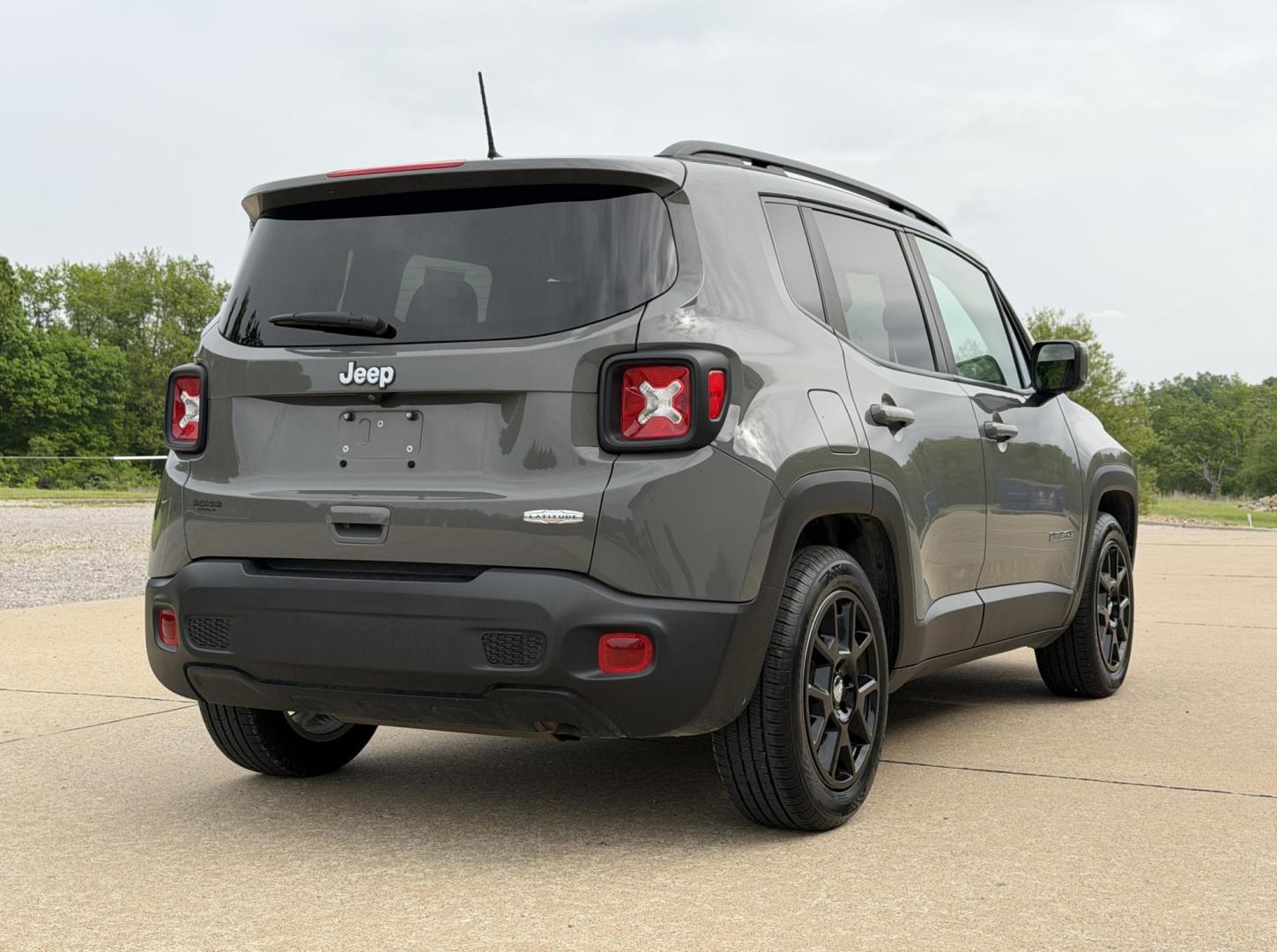 2021 GRAY /Black Jeep Renegade Latitude (ZACNJCBB0MP) with an 2.4L 4 Cyl. engine, Automatic transmission, located at 2990 Old Orchard Rd., Jackson, MO, 63755, 37.354214, -89.612106 - 2021 Jeep Renegade Latitude 33xxx miles Front Wheel Drive 2.4L 4 Cyl. Automatic Backup Camera Bluetooth Cruise Power Windows/Locks/Mirrors We have financing available and we accept trades! Fill out a credit application on our website or come by today! If you have any questions, give us a c - Photo#6