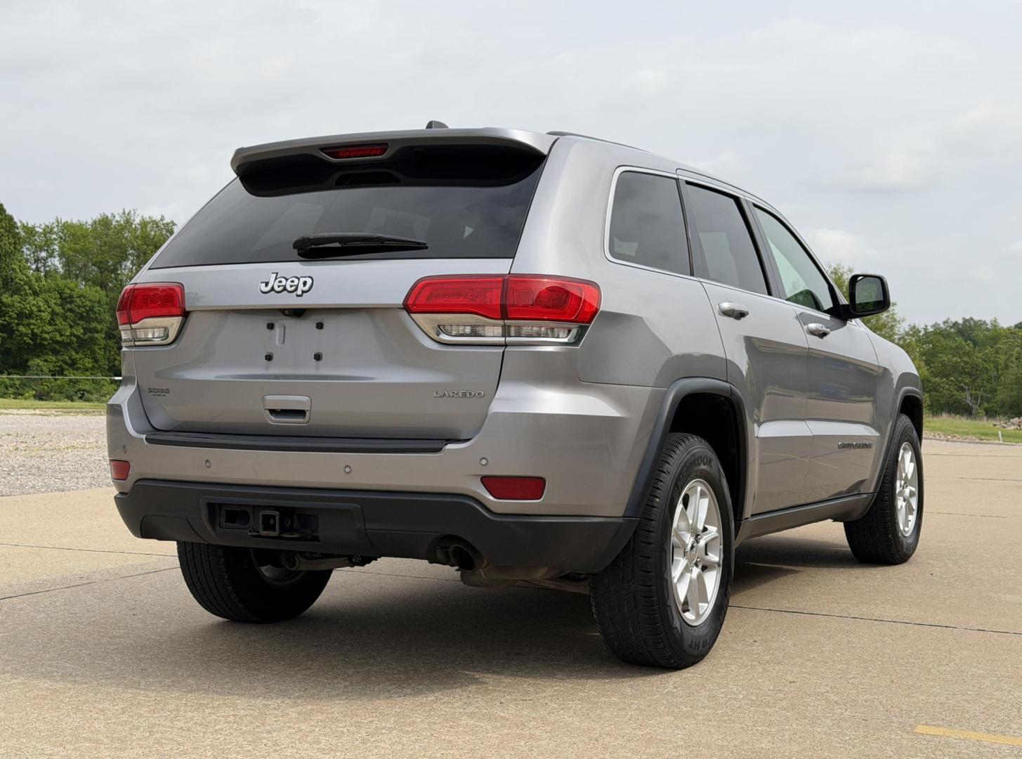 2018 SILVER /Black Jeep Grand Cherokee Laredo 2WD (1C4RJEAG5JC) with an 3.6L V6 engine, Automatic transmission, located at 2990 Old Orchard Rd., Jackson, MO, 63755, 37.354214, -89.612106 - 2018 Jeep Grand Cherokee Laredo 101xxx miles Rear Wheel Drive 3.6L V6 Automatic Backup Camera Bluetooth Cruise Power Windows/Locks/Mirrors We have financing available and we accept trades! Fill out a credit application on our website or come by today! If you have any questions, give us a c - Photo#6