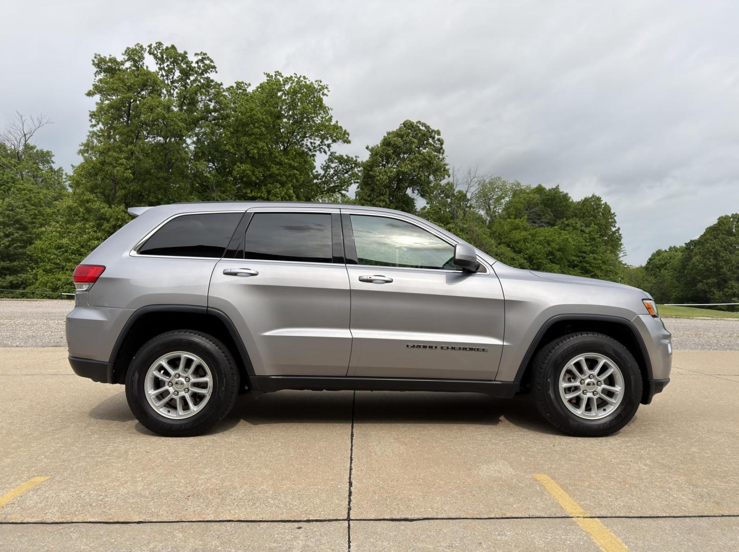 2018 SILVER /Black Jeep Grand Cherokee Laredo 2WD (1C4RJEAG5JC) with an 3.6L V6 engine, Automatic transmission, located at 2990 Old Orchard Rd., Jackson, MO, 63755, 37.354214, -89.612106 - 2018 Jeep Grand Cherokee Laredo 101xxx miles Rear Wheel Drive 3.6L V6 Automatic Backup Camera Bluetooth Cruise Power Windows/Locks/Mirrors We have financing available and we accept trades! Fill out a credit application on our website or come by today! If you have any questions, give us a c - Photo#5