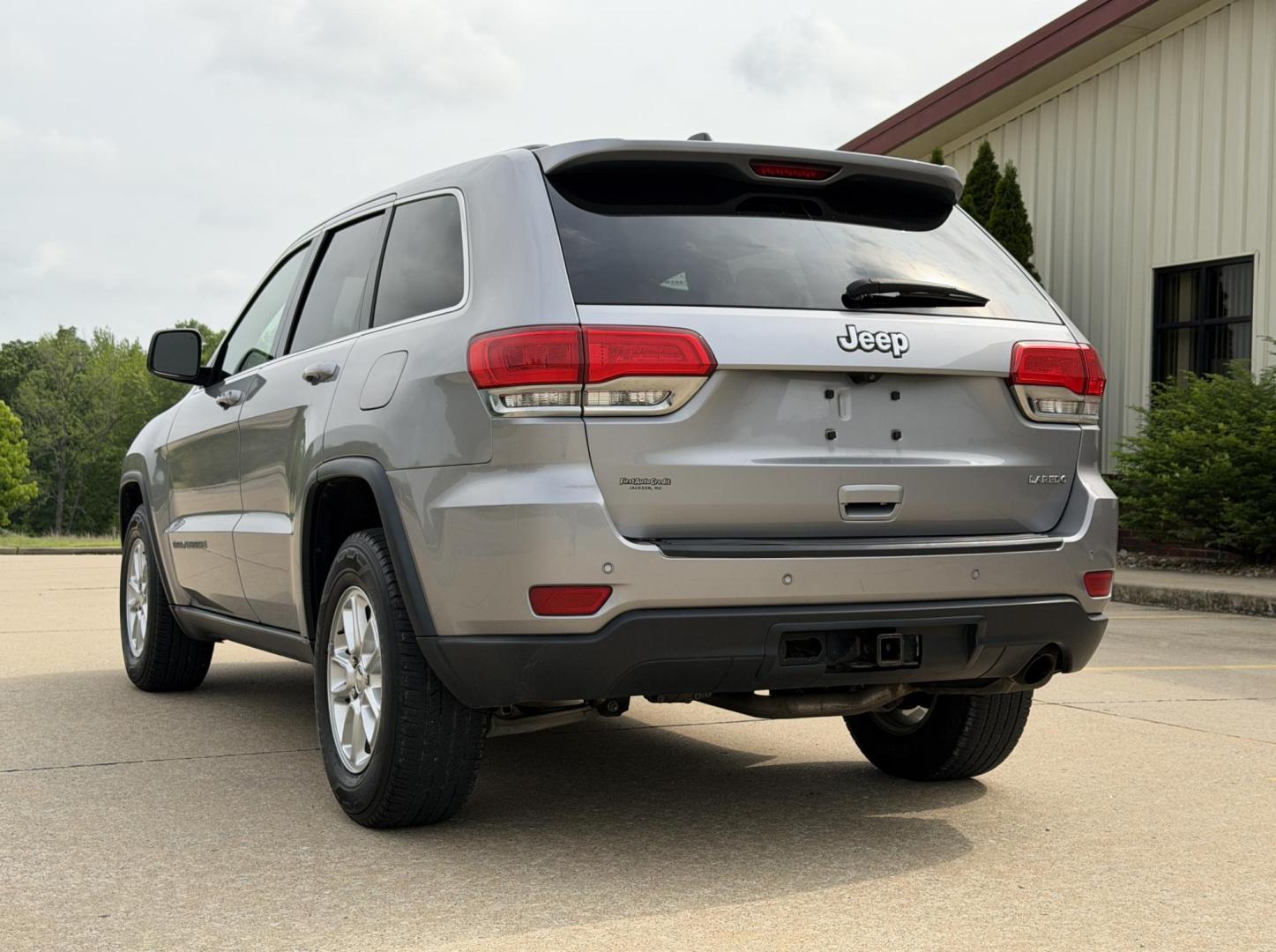 2018 SILVER /Black Jeep Grand Cherokee Laredo 2WD (1C4RJEAG5JC) with an 3.6L V6 engine, Automatic transmission, located at 2990 Old Orchard Rd., Jackson, MO, 63755, 37.354214, -89.612106 - 2018 Jeep Grand Cherokee Laredo 101xxx miles Rear Wheel Drive 3.6L V6 Automatic Backup Camera Bluetooth Cruise Power Windows/Locks/Mirrors We have financing available and we accept trades! Fill out a credit application on our website or come by today! If you have any questions, give us a c - Photo#7
