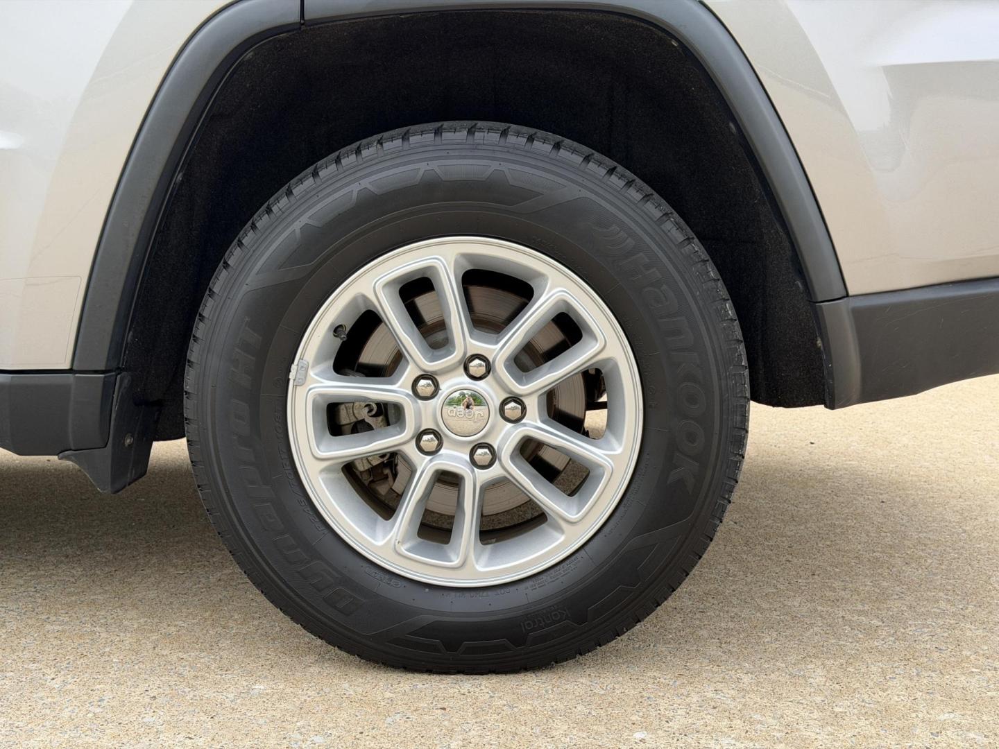 2018 SILVER /Black Jeep Grand Cherokee Laredo 2WD (1C4RJEAG5JC) with an 3.6L V6 engine, Automatic transmission, located at 2990 Old Orchard Rd., Jackson, MO, 63755, 37.354214, -89.612106 - 2018 Jeep Grand Cherokee Laredo 101xxx miles Rear Wheel Drive 3.6L V6 Automatic Backup Camera Bluetooth Cruise Power Windows/Locks/Mirrors We have financing available and we accept trades! Fill out a credit application on our website or come by today! If you have any questions, give us a c - Photo#34