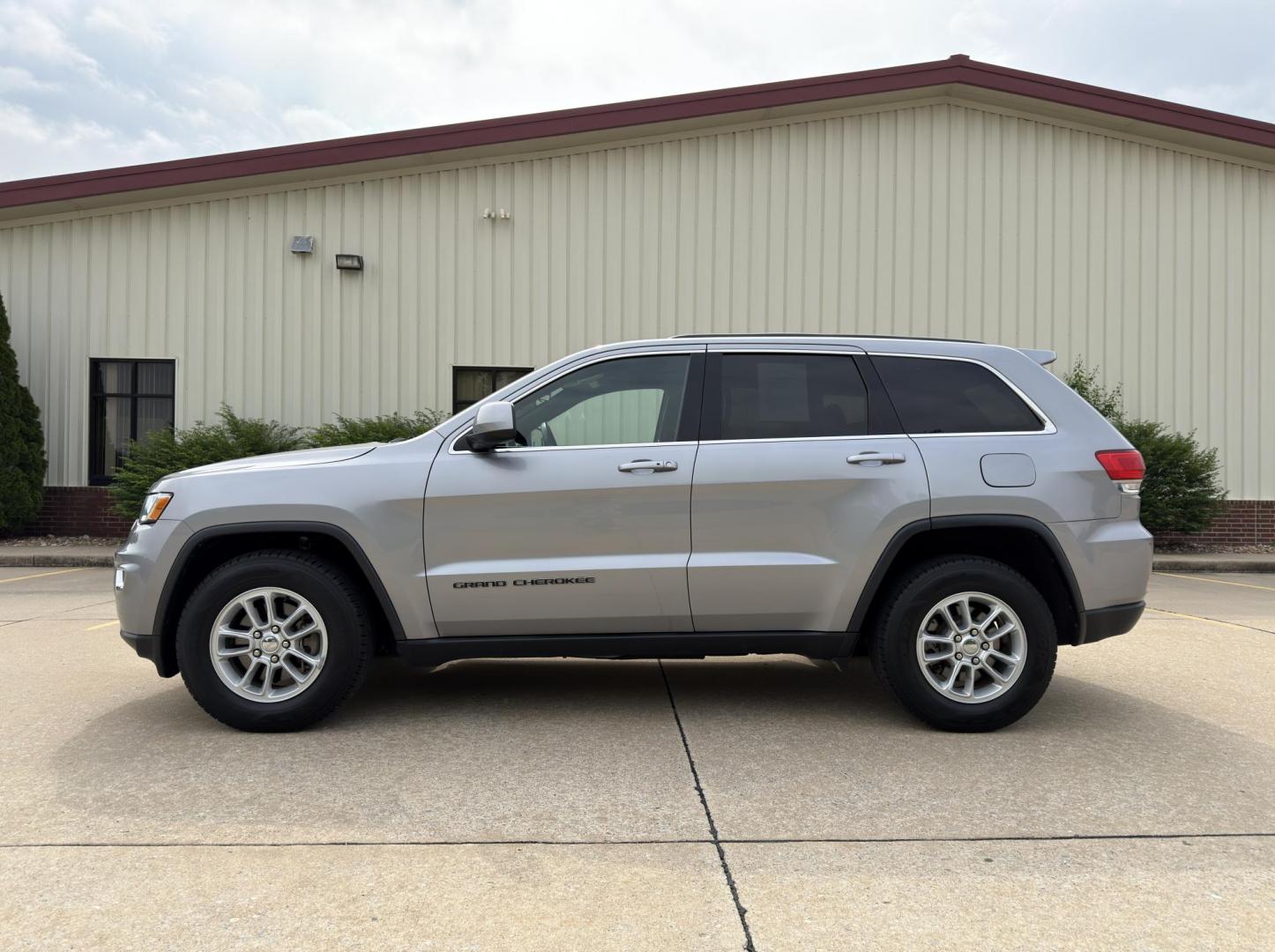 2018 SILVER /Black Jeep Grand Cherokee Laredo 2WD (1C4RJEAG5JC) with an 3.6L V6 engine, Automatic transmission, located at 2990 Old Orchard Rd., Jackson, MO, 63755, 37.354214, -89.612106 - 2018 Jeep Grand Cherokee Laredo 101xxx miles Rear Wheel Drive 3.6L V6 Automatic Backup Camera Bluetooth Cruise Power Windows/Locks/Mirrors We have financing available and we accept trades! Fill out a credit application on our website or come by today! If you have any questions, give us a c - Photo#4