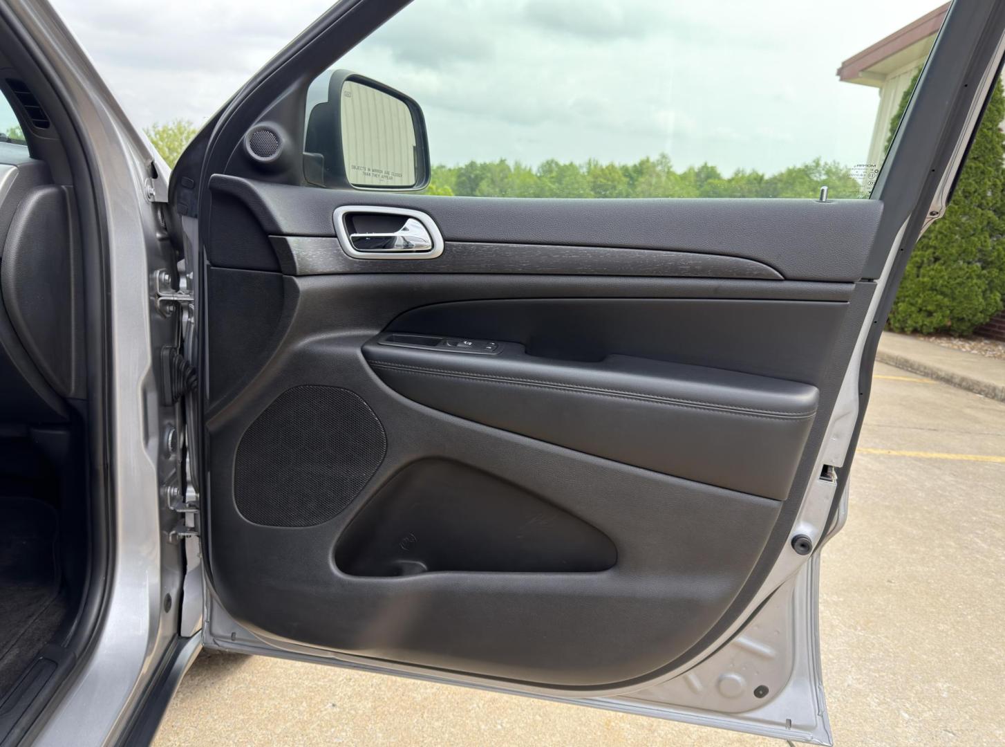 2018 SILVER /Black Jeep Grand Cherokee Laredo 2WD (1C4RJEAG5JC) with an 3.6L V6 engine, Automatic transmission, located at 2990 Old Orchard Rd., Jackson, MO, 63755, 37.354214, -89.612106 - 2018 Jeep Grand Cherokee Laredo 101xxx miles Rear Wheel Drive 3.6L V6 Automatic Backup Camera Bluetooth Cruise Power Windows/Locks/Mirrors We have financing available and we accept trades! Fill out a credit application on our website or come by today! If you have any questions, give us a c - Photo#12