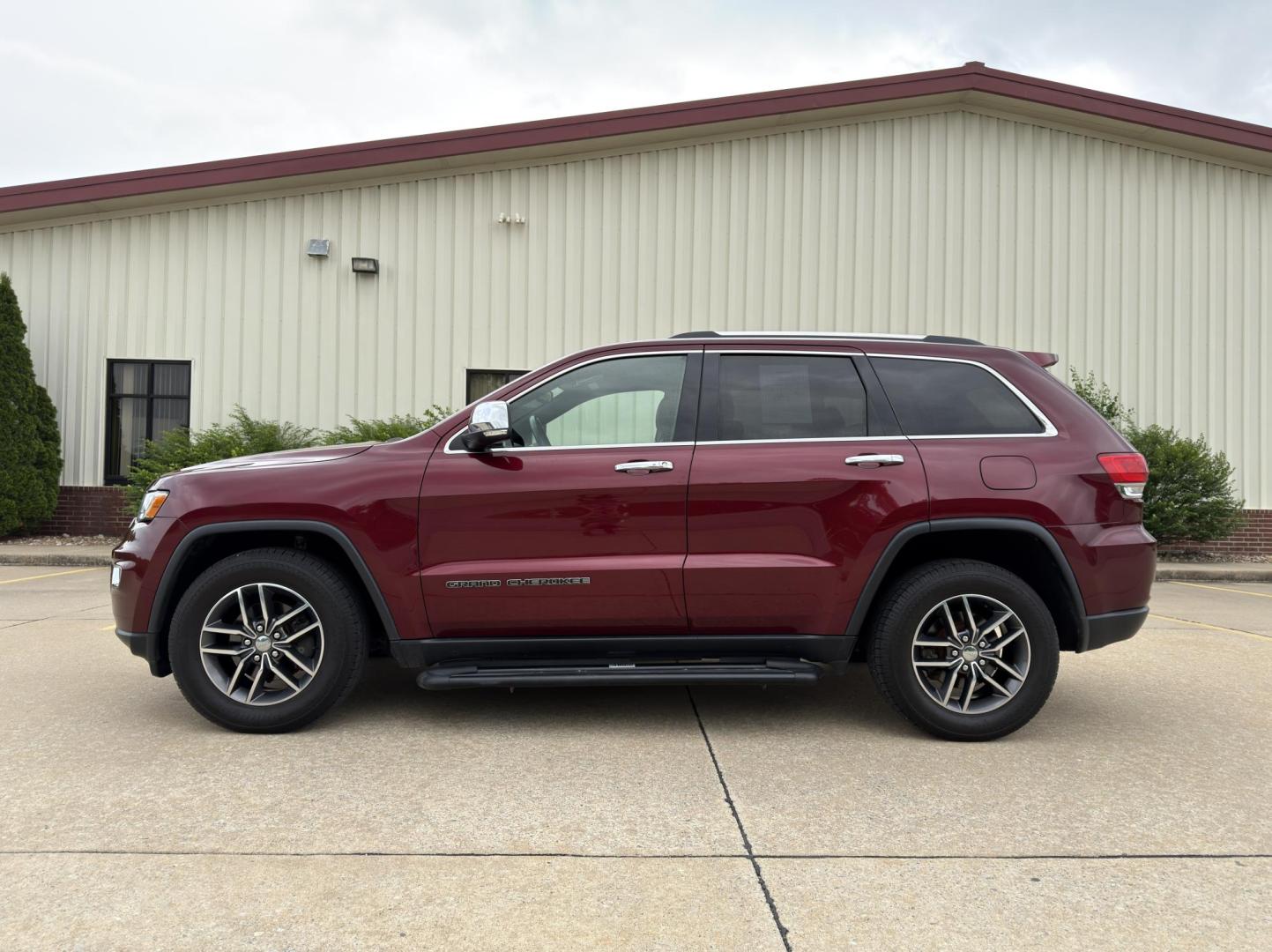 2017 MAROON /Black Jeep Grand Cherokee Limited 4WD (1C4RJFBG6HC) with an 3.6L V6 engine, Automatic transmission, located at 2990 Old Orchard Rd., Jackson, MO, 63755, 37.354214, -89.612106 - 2017 Jeep Grand Cherokee Limited 125xxx miles 4 Wheel Drive 3.6L V6 Automatic Leather Backup Camera Power/Heated Seats Heated Rear Seats Heated Steering Wheel Bluetooth Remote Start Cruise Power Windows/Locks/Mirrors We have financing available and we accept trades! Fill out a credit a - Photo#9
