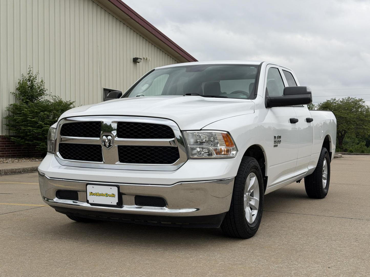 2019 WHITE /Gray RAM 1500 Tradesman Quad Cab 2WD (1C6RR6FG8KS) with an 3.6L V6 engine, Automatic transmission, located at 2990 Old Orchard Rd., Jackson, MO, 63755, 37.354214, -89.612106 - 2019 Ram 1500 Classic Tradesman 88xxx miles Rear Wheel Drive 3.6L V6 Automatic Backup Camera Bluetooth Cruise Power Windows/Locks/Mirrors We have financing available and we accept trades! Fill out a credit application on our website or come by today! If you have any questions, give us a ca - Photo#3