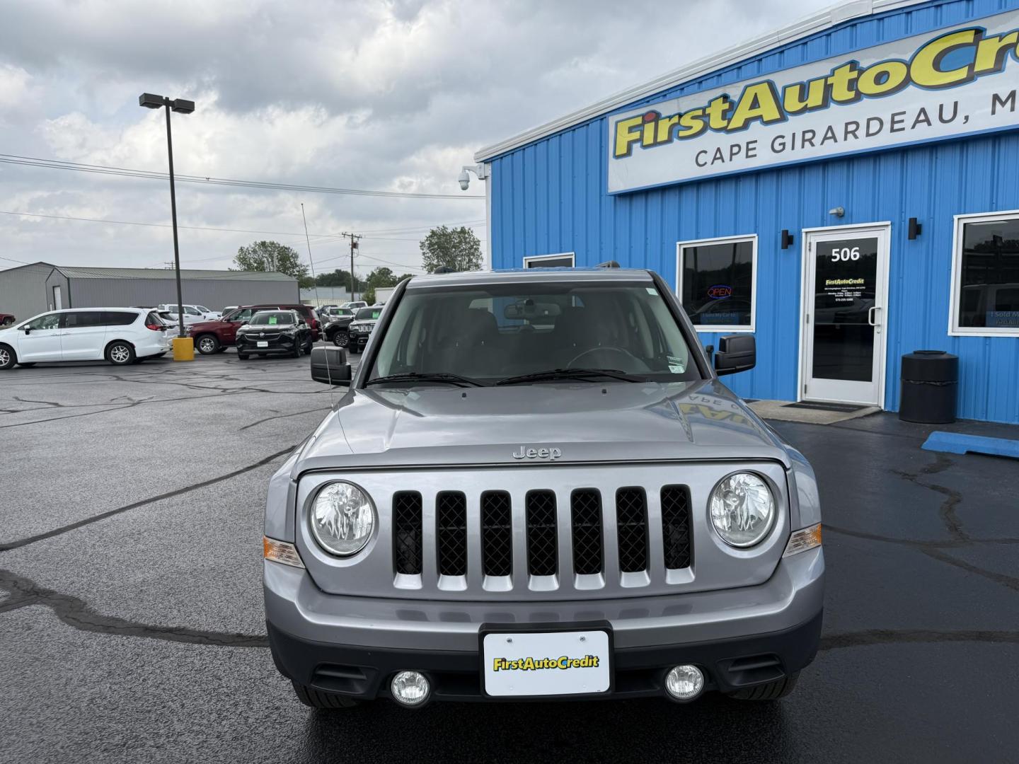 2017 SILVER /Black Jeep Patriot Latitude 2WD (1C4NJPFB5HD) with an 2.4L L4 engine, Automatic transmission, located at 506 S. Kingshighway, Cape Girardeau, MO, 63703, (573) 235-5000, 37.294991, -89.553635 - 2017 Jeep Patriot Latitude 2WD 129xxx miles Front Wheel Drive 2.4L 4 Cyl. Automatic Heated Seats Bluetooth Remote Start Cruise Power Windows/Locks/Mirrors We have financing available and we accept trades! Fill out a credit application on our website or come by today! If you have any quest - Photo#1