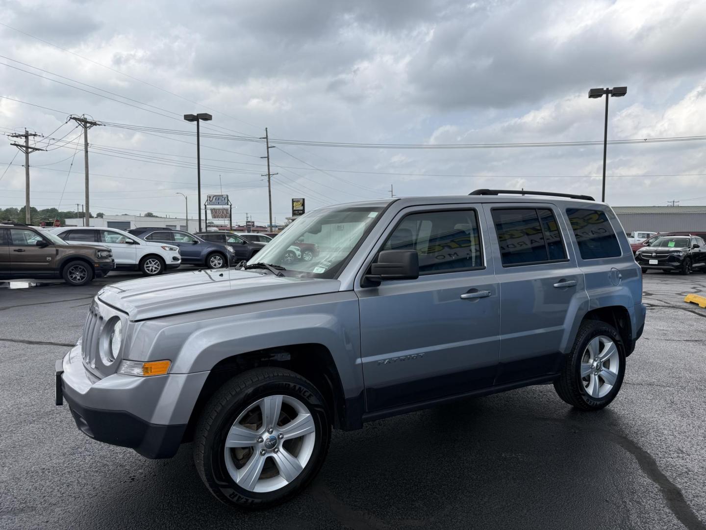 2017 SILVER /Black Jeep Patriot Latitude 2WD (1C4NJPFB5HD) with an 2.4L L4 engine, Automatic transmission, located at 506 S. Kingshighway, Cape Girardeau, MO, 63703, (573) 235-5000, 37.294991, -89.553635 - 2017 Jeep Patriot Latitude 2WD 129xxx miles Front Wheel Drive 2.4L 4 Cyl. Automatic Heated Seats Bluetooth Remote Start Cruise Power Windows/Locks/Mirrors We have financing available and we accept trades! Fill out a credit application on our website or come by today! If you have any quest - Photo#2