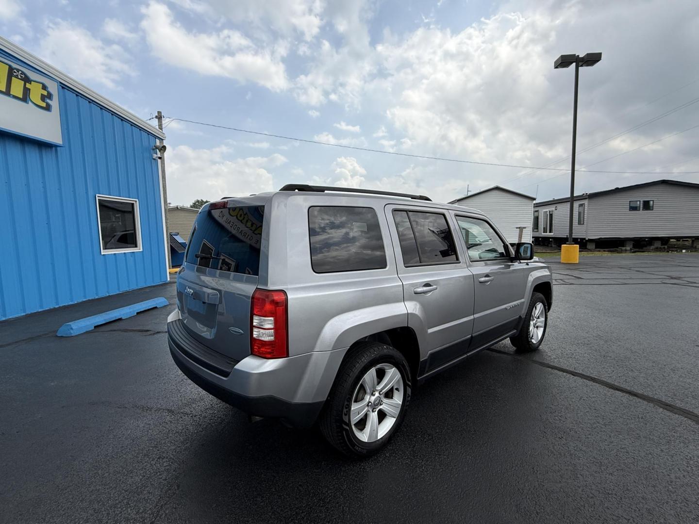 2017 SILVER /Black Jeep Patriot Latitude 2WD (1C4NJPFB5HD) with an 2.4L L4 engine, Automatic transmission, located at 506 S. Kingshighway, Cape Girardeau, MO, 63703, (573) 235-5000, 37.294991, -89.553635 - 2017 Jeep Patriot Latitude 2WD 129xxx miles Front Wheel Drive 2.4L 4 Cyl. Automatic Heated Seats Bluetooth Remote Start Cruise Power Windows/Locks/Mirrors We have financing available and we accept trades! Fill out a credit application on our website or come by today! If you have any quest - Photo#6