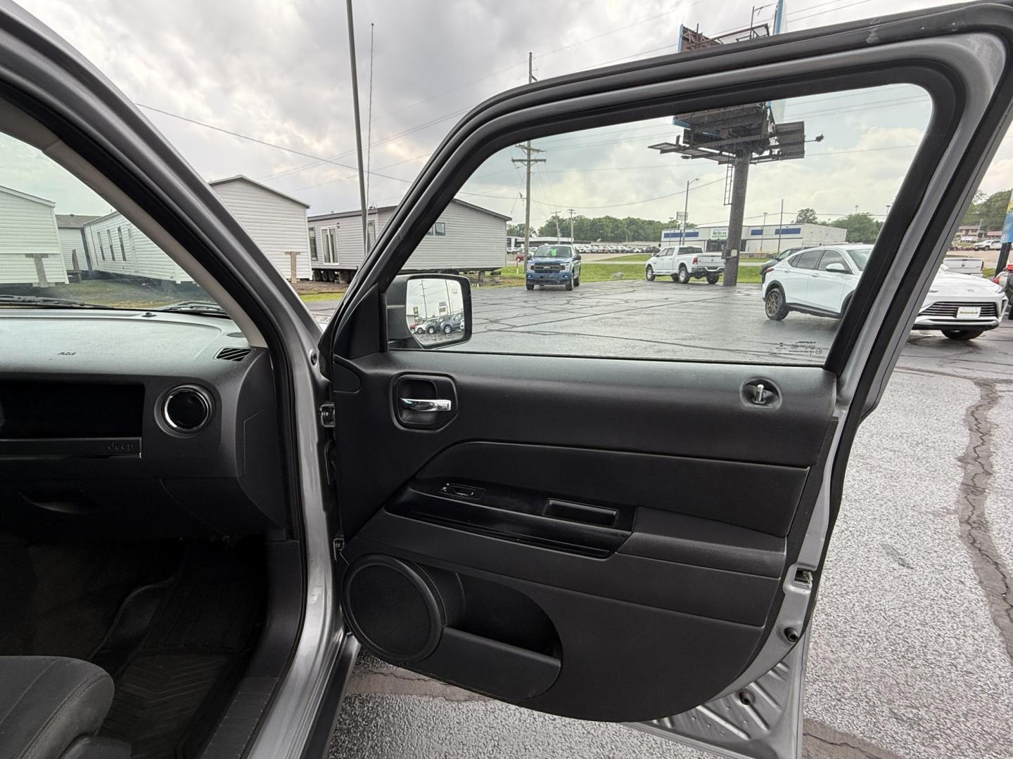 2017 SILVER /Black Jeep Patriot Latitude 2WD (1C4NJPFB5HD) with an 2.4L L4 engine, Automatic transmission, located at 506 S. Kingshighway, Cape Girardeau, MO, 63703, (573) 235-5000, 37.294991, -89.553635 - 2017 Jeep Patriot Latitude 2WD 129xxx miles Front Wheel Drive 2.4L 4 Cyl. Automatic Heated Seats Bluetooth Remote Start Cruise Power Windows/Locks/Mirrors We have financing available and we accept trades! Fill out a credit application on our website or come by today! If you have any quest - Photo#8