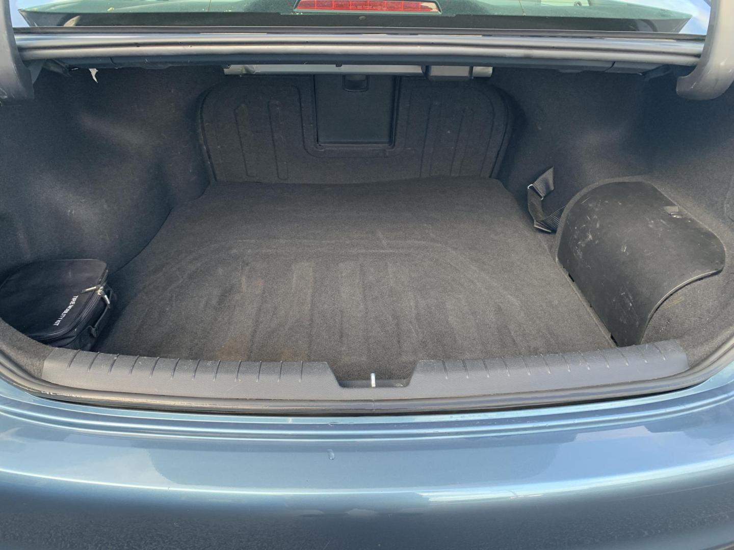 2016 BLUE /GRAY Hyundai Sonata Hybrid Base (KMHE24L14GA) with an 2.0L L4 DOHC 16V HYBRID engine, Automatic transmission, located at 506 S. Kingshighway, Cape Girardeau, MO, 63703, (573) 235-5000, 37.294991, -89.553635 - 2016 Hyundai Sonata Hybrid Base 134,xxx miles Front Wheel Drive Cloth Seats Power Windows Rear Window Defroster Power Outlet Steering Wheel Controls Tilt Steering Wheel Alarm System Bluetooth Wireless Cruise Control Hands Free Phone Remote Keyless Entry Proximity Sensing Keyless Entry - Photo#7