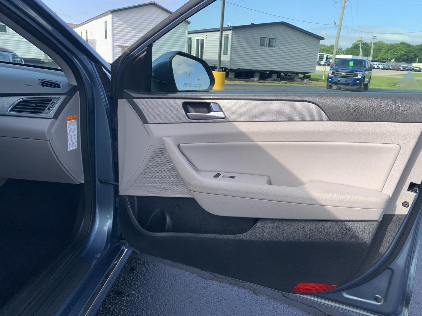 2016 BLUE /GRAY Hyundai Sonata Hybrid Base (KMHE24L14GA) with an 2.0L L4 DOHC 16V HYBRID engine, Automatic transmission, located at 506 S. Kingshighway, Cape Girardeau, MO, 63703, (573) 235-5000, 37.294991, -89.553635 - 2016 Hyundai Sonata Hybrid Base 134,xxx miles Front Wheel Drive Cloth Seats Power Windows Rear Window Defroster Power Outlet Steering Wheel Controls Tilt Steering Wheel Alarm System Bluetooth Wireless Cruise Control Hands Free Phone Remote Keyless Entry Proximity Sensing Keyless Entry - Photo#10