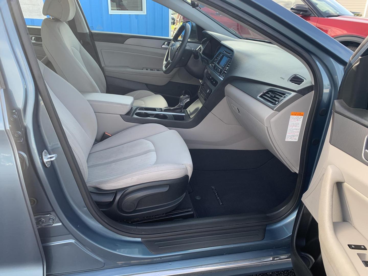 2016 BLUE /GRAY Hyundai Sonata Hybrid Base (KMHE24L14GA) with an 2.0L L4 DOHC 16V HYBRID engine, Automatic transmission, located at 506 S. Kingshighway, Cape Girardeau, MO, 63703, (573) 235-5000, 37.294991, -89.553635 - 2016 Hyundai Sonata Hybrid Base 134,xxx miles Front Wheel Drive Cloth Seats Power Windows Rear Window Defroster Power Outlet Steering Wheel Controls Tilt Steering Wheel Alarm System Bluetooth Wireless Cruise Control Hands Free Phone Remote Keyless Entry Proximity Sensing Keyless Entry - Photo#11