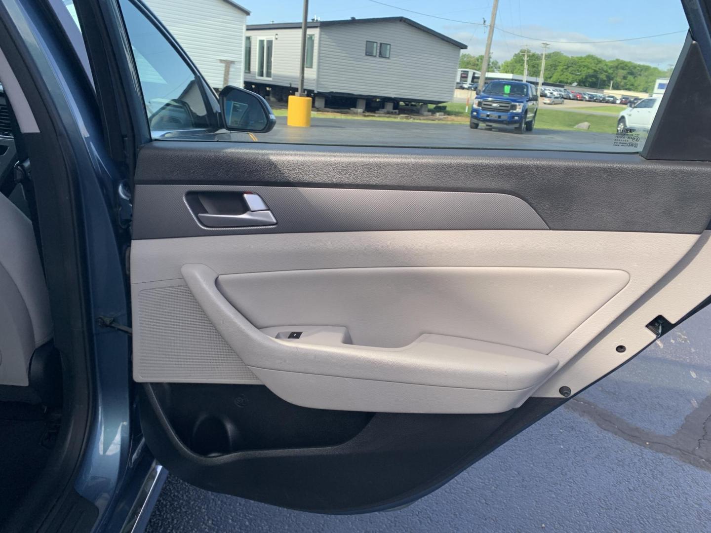 2016 BLUE /GRAY Hyundai Sonata Hybrid Base (KMHE24L14GA) with an 2.0L L4 DOHC 16V HYBRID engine, Automatic transmission, located at 506 S. Kingshighway, Cape Girardeau, MO, 63703, (573) 235-5000, 37.294991, -89.553635 - 2016 Hyundai Sonata Hybrid Base 134,xxx miles Front Wheel Drive Cloth Seats Power Windows Rear Window Defroster Power Outlet Steering Wheel Controls Tilt Steering Wheel Alarm System Bluetooth Wireless Cruise Control Hands Free Phone Remote Keyless Entry Proximity Sensing Keyless Entry - Photo#12