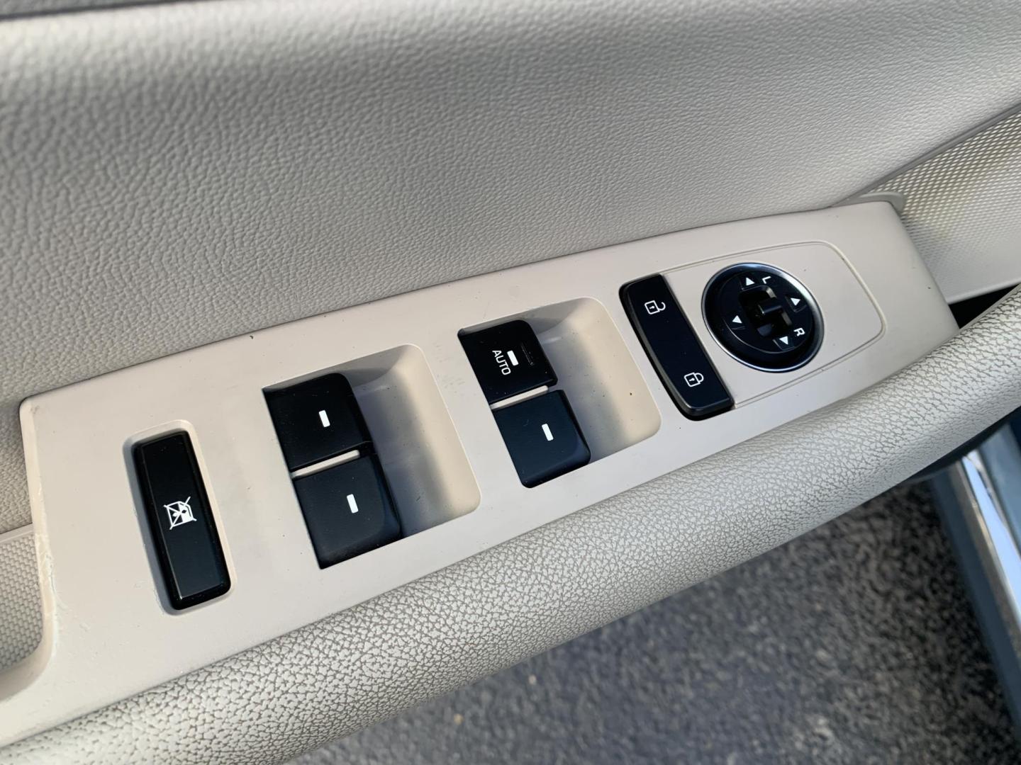 2016 BLUE /GRAY Hyundai Sonata Hybrid Base (KMHE24L14GA) with an 2.0L L4 DOHC 16V HYBRID engine, Automatic transmission, located at 506 S. Kingshighway, Cape Girardeau, MO, 63703, (573) 235-5000, 37.294991, -89.553635 - 2016 Hyundai Sonata Hybrid Base 134,xxx miles Front Wheel Drive Cloth Seats Power Windows Rear Window Defroster Power Outlet Steering Wheel Controls Tilt Steering Wheel Alarm System Bluetooth Wireless Cruise Control Hands Free Phone Remote Keyless Entry Proximity Sensing Keyless Entry - Photo#19