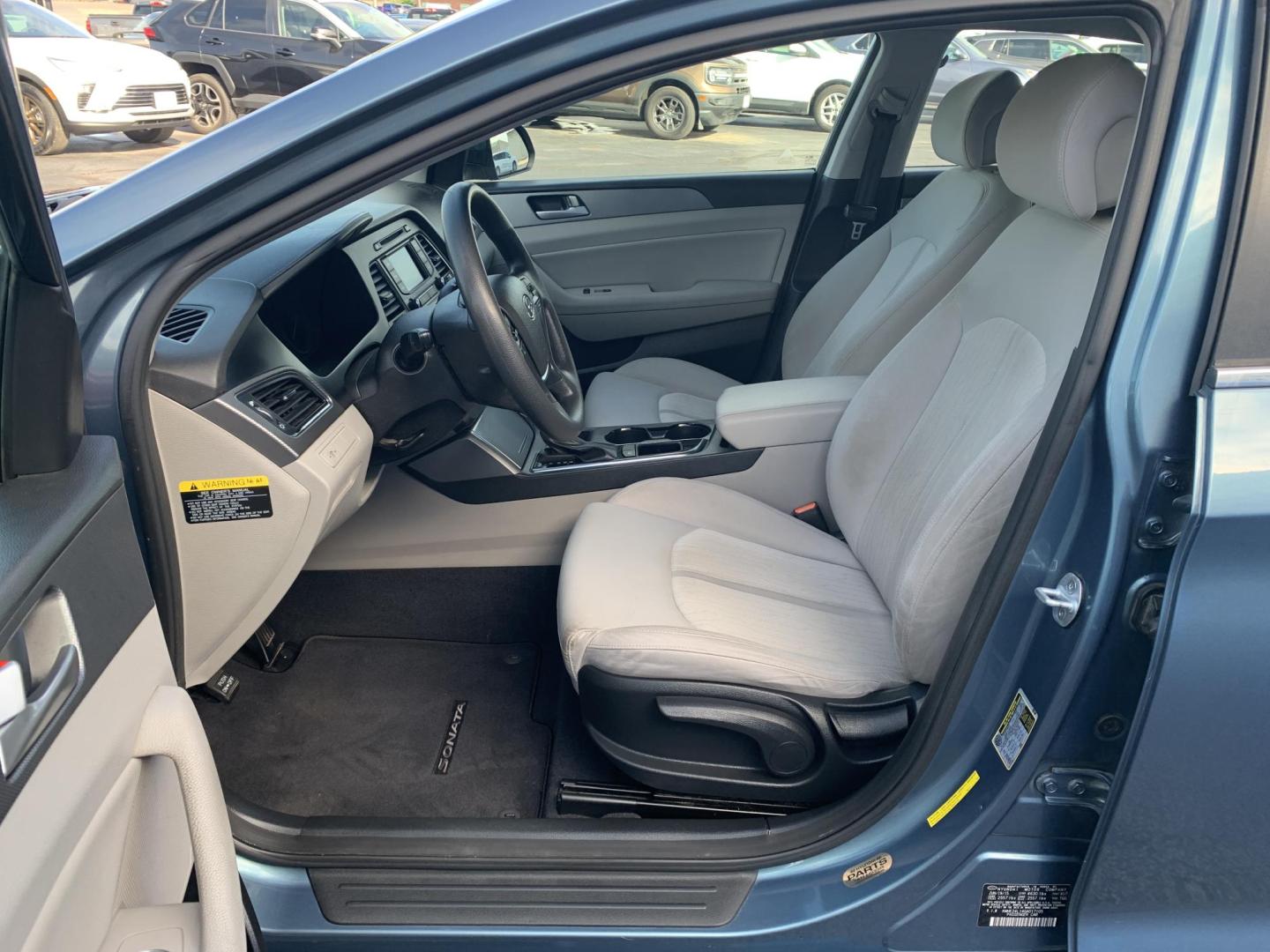 2016 BLUE /GRAY Hyundai Sonata Hybrid Base (KMHE24L14GA) with an 2.0L L4 DOHC 16V HYBRID engine, Automatic transmission, located at 506 S. Kingshighway, Cape Girardeau, MO, 63703, (573) 235-5000, 37.294991, -89.553635 - 2016 Hyundai Sonata Hybrid Base 134,xxx miles Front Wheel Drive Cloth Seats Power Windows Rear Window Defroster Power Outlet Steering Wheel Controls Tilt Steering Wheel Alarm System Bluetooth Wireless Cruise Control Hands Free Phone Remote Keyless Entry Proximity Sensing Keyless Entry - Photo#18