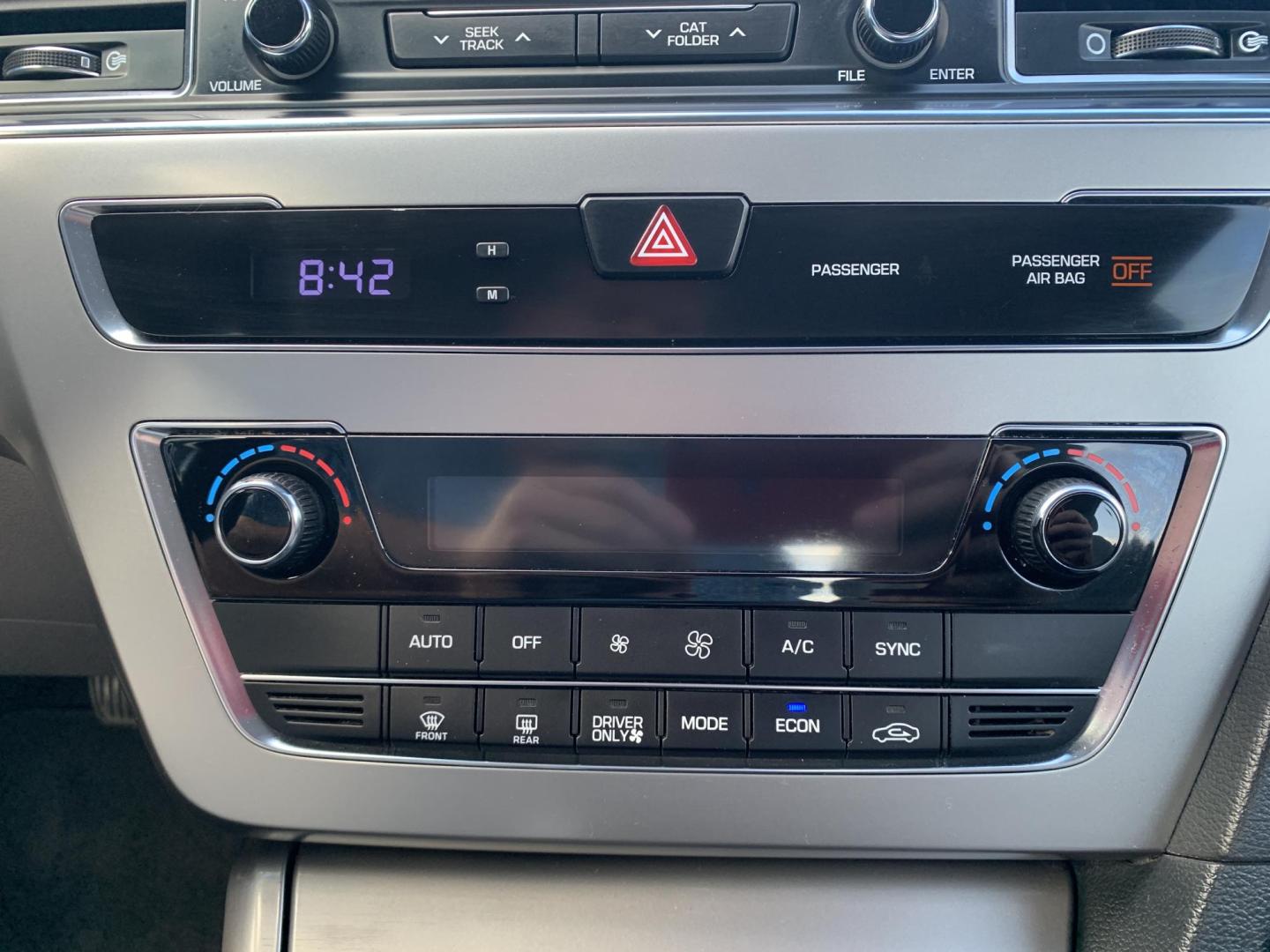 2016 BLUE /GRAY Hyundai Sonata Hybrid Base (KMHE24L14GA) with an 2.0L L4 DOHC 16V HYBRID engine, Automatic transmission, located at 506 S. Kingshighway, Cape Girardeau, MO, 63703, (573) 235-5000, 37.294991, -89.553635 - 2016 Hyundai Sonata Hybrid Base 134,xxx miles Front Wheel Drive Cloth Seats Power Windows Rear Window Defroster Power Outlet Steering Wheel Controls Tilt Steering Wheel Alarm System Bluetooth Wireless Cruise Control Hands Free Phone Remote Keyless Entry Proximity Sensing Keyless Entry - Photo#26
