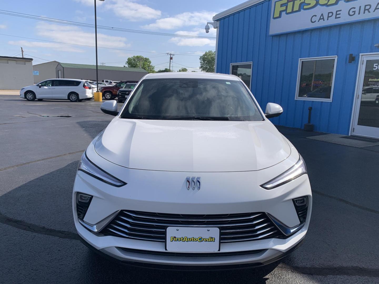 2025 WHITE /GRAY Buick Envista Preferred (KL47LAEP9SB) with an 1.2L L3 TURBO engine, Automatic transmission, located at 506 S. Kingshighway, Cape Girardeau, MO, 63703, (573) 235-5000, 37.294991, -89.553635 - 2025 Buick Envista Preferred 24,xxx Miles Own Owner 12V Power Outlet Alarm System Bluetooth Cloth Seats Cruise Control Folding Rear Seat Hands Free Phone Power Outlet Power Windows Push-Button Engine Start Rear Window Defroster Remote Engine Start Remote Keyless Entry Satellite Radio - Photo#1