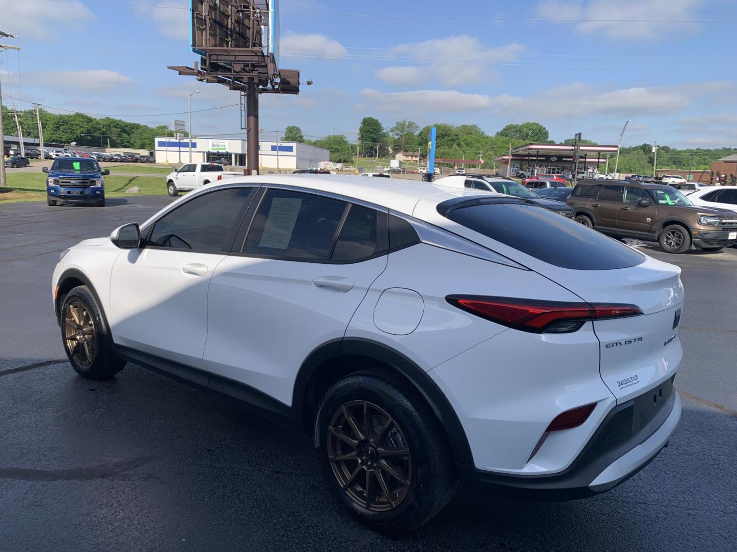 2025 WHITE /GRAY Buick Envista Preferred (KL47LAEP9SB) with an 1.2L L3 TURBO engine, Automatic transmission, located at 506 S. Kingshighway, Cape Girardeau, MO, 63703, (573) 235-5000, 37.294991, -89.553635 - 2025 Buick Envista Preferred 24,xxx Miles Own Owner 12V Power Outlet Alarm System Bluetooth Cloth Seats Cruise Control Folding Rear Seat Hands Free Phone Power Outlet Power Windows Push-Button Engine Start Rear Window Defroster Remote Engine Start Remote Keyless Entry Satellite Radio - Photo#5