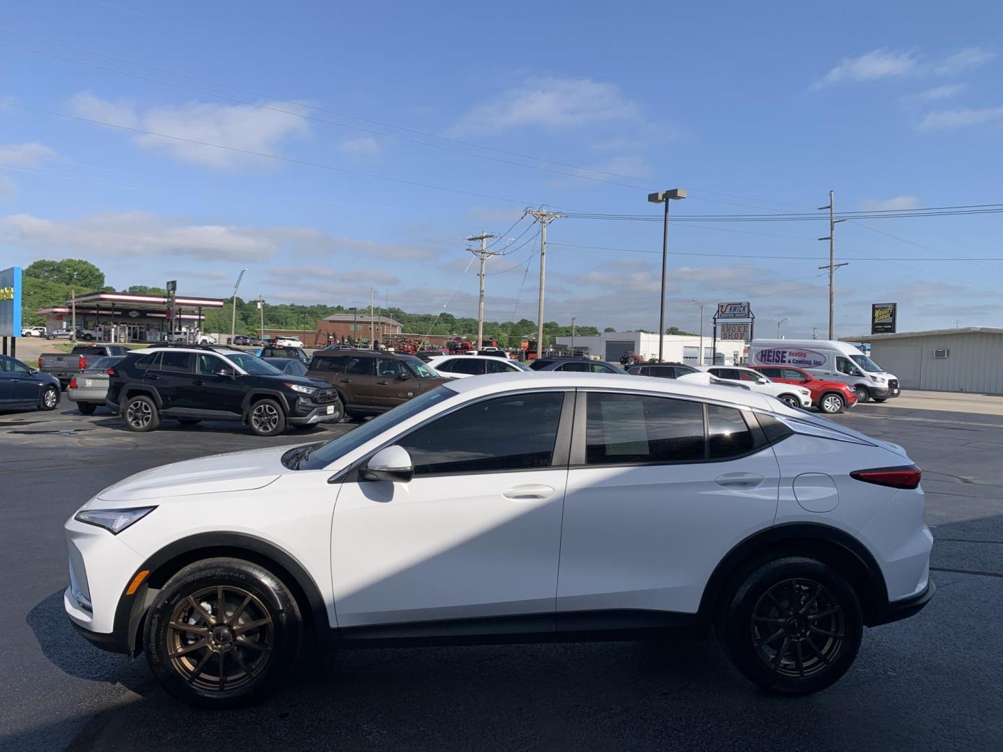 2025 WHITE /GRAY Buick Envista Preferred (KL47LAEP9SB) with an 1.2L L3 TURBO engine, Automatic transmission, located at 506 S. Kingshighway, Cape Girardeau, MO, 63703, (573) 235-5000, 37.294991, -89.553635 - 2025 Buick Envista Preferred 24,xxx Miles Own Owner 12V Power Outlet Alarm System Bluetooth Cloth Seats Cruise Control Folding Rear Seat Hands Free Phone Power Outlet Power Windows Push-Button Engine Start Rear Window Defroster Remote Engine Start Remote Keyless Entry Satellite Radio - Photo#4