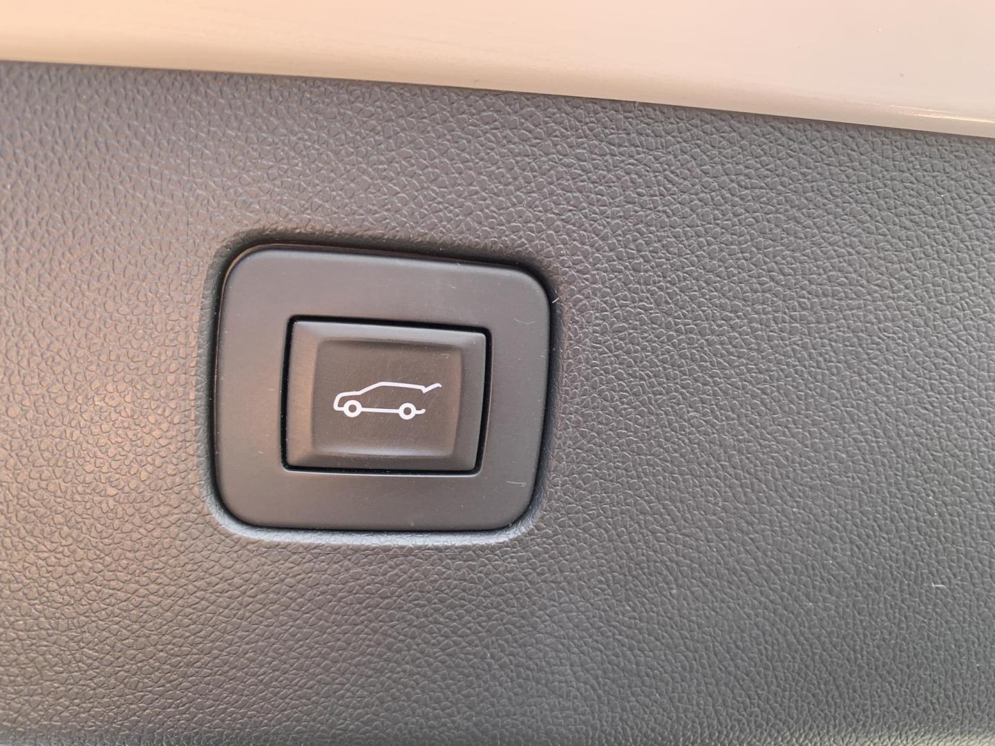 2025 WHITE /GRAY Buick Envista Preferred (KL47LAEP9SB) with an 1.2L L3 TURBO engine, Automatic transmission, located at 506 S. Kingshighway, Cape Girardeau, MO, 63703, (573) 235-5000, 37.294991, -89.553635 - 2025 Buick Envista Preferred 24,xxx Miles Own Owner 12V Power Outlet Alarm System Bluetooth Cloth Seats Cruise Control Folding Rear Seat Hands Free Phone Power Outlet Power Windows Push-Button Engine Start Rear Window Defroster Remote Engine Start Remote Keyless Entry Satellite Radio - Photo#8