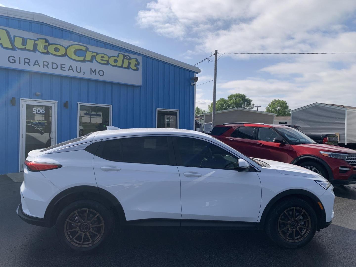 2025 WHITE /GRAY Buick Envista Preferred (KL47LAEP9SB) with an 1.2L L3 TURBO engine, Automatic transmission, located at 506 S. Kingshighway, Cape Girardeau, MO, 63703, (573) 235-5000, 37.294991, -89.553635 - 2025 Buick Envista Preferred 24,xxx Miles Own Owner 12V Power Outlet Alarm System Bluetooth Cloth Seats Cruise Control Folding Rear Seat Hands Free Phone Power Outlet Power Windows Push-Button Engine Start Rear Window Defroster Remote Engine Start Remote Keyless Entry Satellite Radio - Photo#10