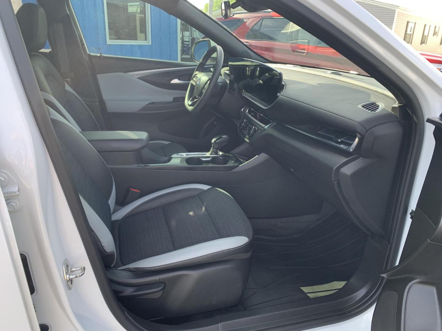 2025 WHITE /GRAY Buick Envista Preferred (KL47LAEP9SB) with an 1.2L L3 TURBO engine, Automatic transmission, located at 506 S. Kingshighway, Cape Girardeau, MO, 63703, (573) 235-5000, 37.294991, -89.553635 - 2025 Buick Envista Preferred 24,xxx Miles Own Owner 12V Power Outlet Alarm System Bluetooth Cloth Seats Cruise Control Folding Rear Seat Hands Free Phone Power Outlet Power Windows Push-Button Engine Start Rear Window Defroster Remote Engine Start Remote Keyless Entry Satellite Radio - Photo#12