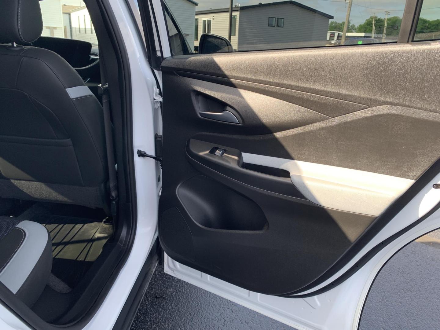 2025 WHITE /GRAY Buick Envista Preferred (KL47LAEP9SB) with an 1.2L L3 TURBO engine, Automatic transmission, located at 506 S. Kingshighway, Cape Girardeau, MO, 63703, (573) 235-5000, 37.294991, -89.553635 - 2025 Buick Envista Preferred 24,xxx Miles Own Owner 12V Power Outlet Alarm System Bluetooth Cloth Seats Cruise Control Folding Rear Seat Hands Free Phone Power Outlet Power Windows Push-Button Engine Start Rear Window Defroster Remote Engine Start Remote Keyless Entry Satellite Radio - Photo#13