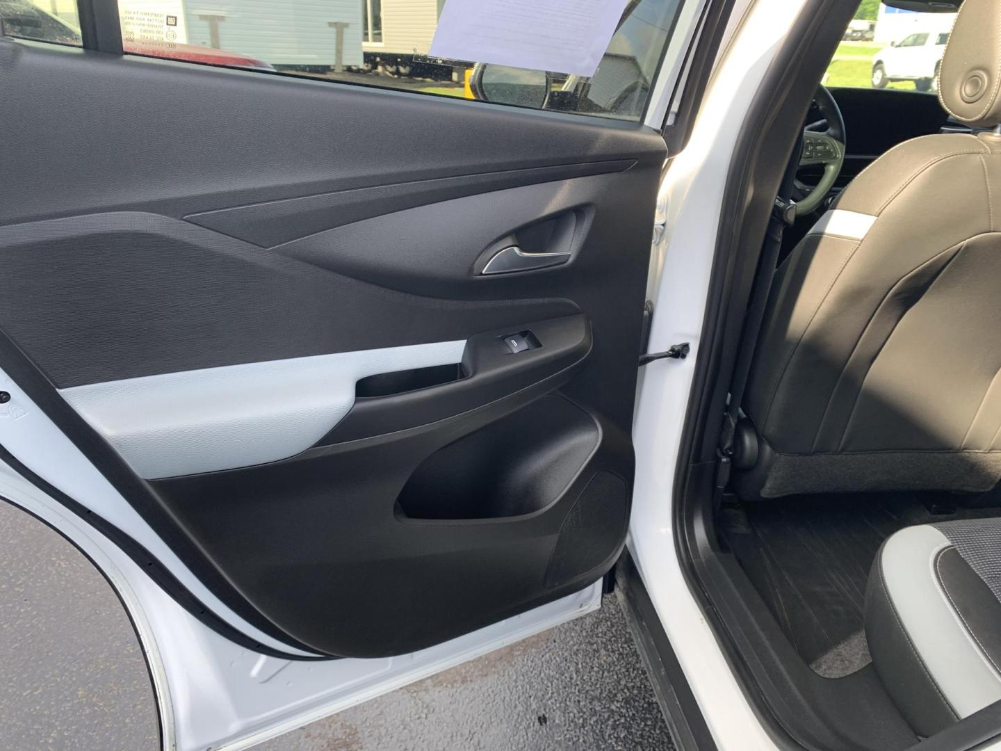 2025 WHITE /GRAY Buick Envista Preferred (KL47LAEP9SB) with an 1.2L L3 TURBO engine, Automatic transmission, located at 506 S. Kingshighway, Cape Girardeau, MO, 63703, (573) 235-5000, 37.294991, -89.553635 - 2025 Buick Envista Preferred 24,xxx Miles Own Owner 12V Power Outlet Alarm System Bluetooth Cloth Seats Cruise Control Folding Rear Seat Hands Free Phone Power Outlet Power Windows Push-Button Engine Start Rear Window Defroster Remote Engine Start Remote Keyless Entry Satellite Radio - Photo#16