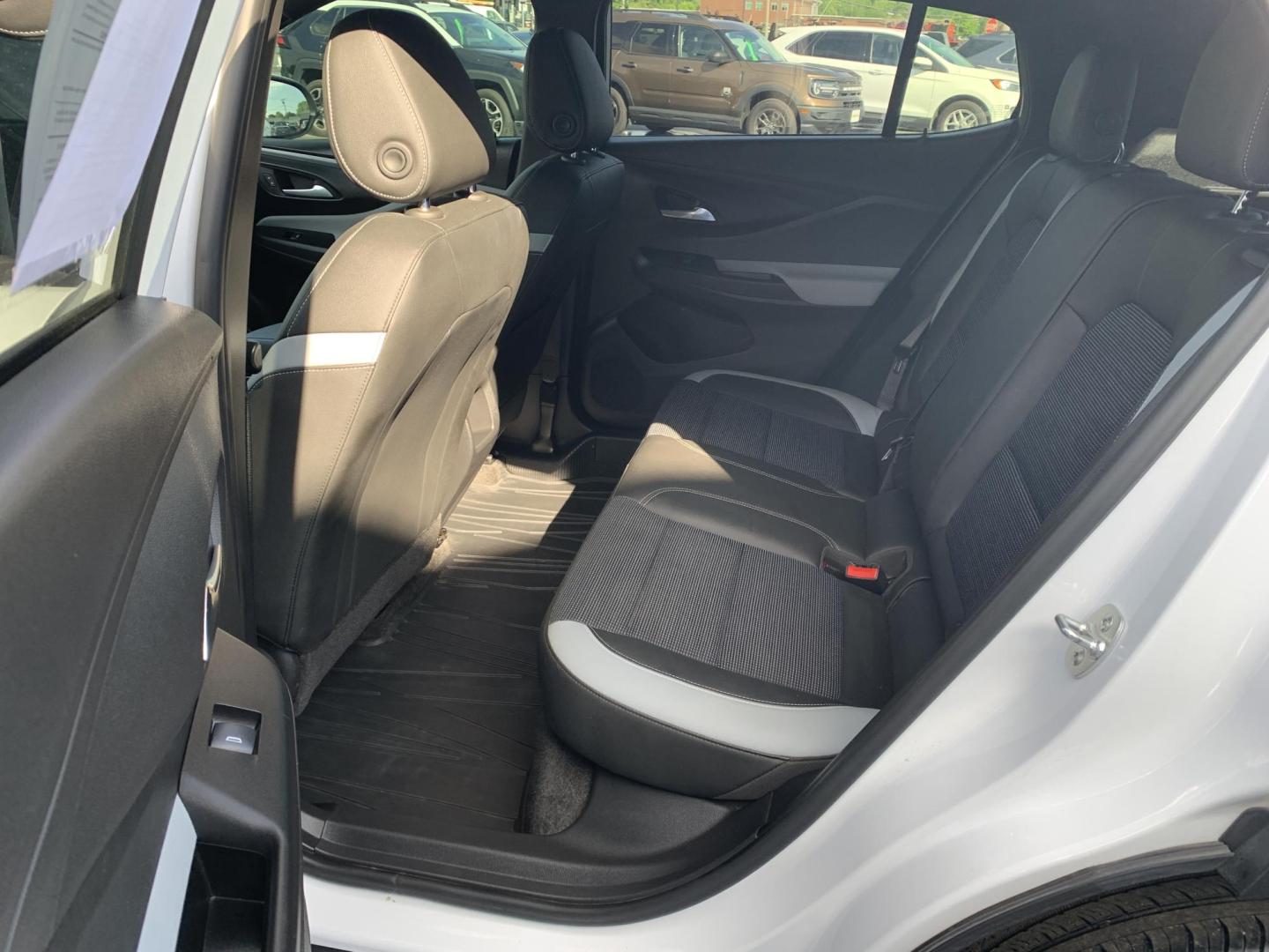 2025 WHITE /GRAY Buick Envista Preferred (KL47LAEP9SB) with an 1.2L L3 TURBO engine, Automatic transmission, located at 506 S. Kingshighway, Cape Girardeau, MO, 63703, (573) 235-5000, 37.294991, -89.553635 - 2025 Buick Envista Preferred 24,xxx Miles Own Owner 12V Power Outlet Alarm System Bluetooth Cloth Seats Cruise Control Folding Rear Seat Hands Free Phone Power Outlet Power Windows Push-Button Engine Start Rear Window Defroster Remote Engine Start Remote Keyless Entry Satellite Radio - Photo#17