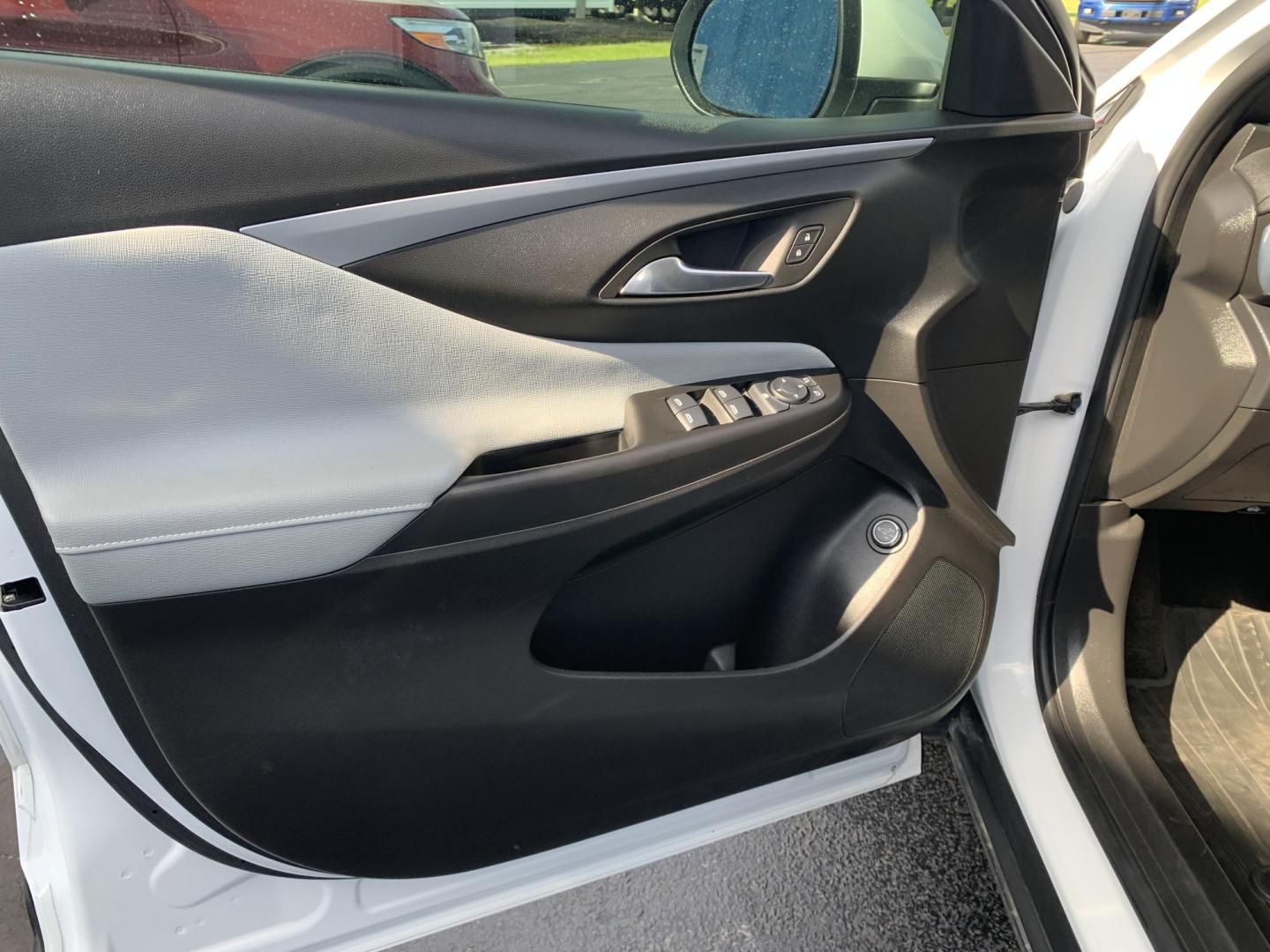2025 WHITE /GRAY Buick Envista Preferred (KL47LAEP9SB) with an 1.2L L3 TURBO engine, Automatic transmission, located at 506 S. Kingshighway, Cape Girardeau, MO, 63703, (573) 235-5000, 37.294991, -89.553635 - 2025 Buick Envista Preferred 24,xxx Miles Own Owner 12V Power Outlet Alarm System Bluetooth Cloth Seats Cruise Control Folding Rear Seat Hands Free Phone Power Outlet Power Windows Push-Button Engine Start Rear Window Defroster Remote Engine Start Remote Keyless Entry Satellite Radio - Photo#18
