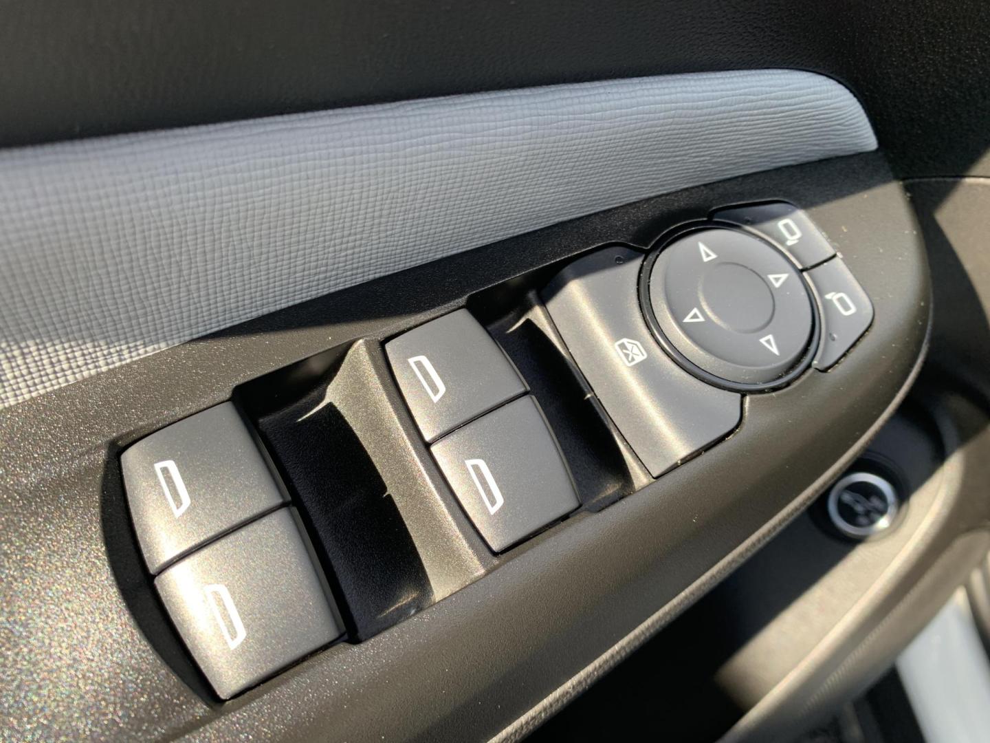 2025 WHITE /GRAY Buick Envista Preferred (KL47LAEP9SB) with an 1.2L L3 TURBO engine, Automatic transmission, located at 506 S. Kingshighway, Cape Girardeau, MO, 63703, (573) 235-5000, 37.294991, -89.553635 - 2025 Buick Envista Preferred 24,xxx Miles Own Owner 12V Power Outlet Alarm System Bluetooth Cloth Seats Cruise Control Folding Rear Seat Hands Free Phone Power Outlet Power Windows Push-Button Engine Start Rear Window Defroster Remote Engine Start Remote Keyless Entry Satellite Radio - Photo#20