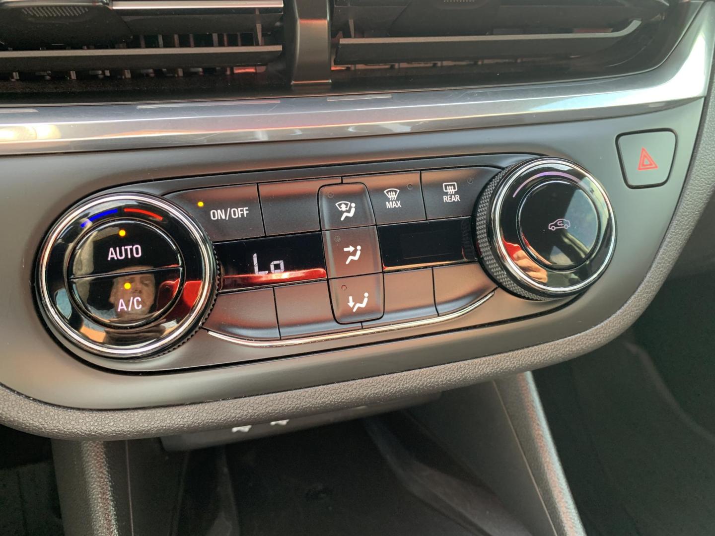 2025 WHITE /GRAY Buick Envista Preferred (KL47LAEP9SB) with an 1.2L L3 TURBO engine, Automatic transmission, located at 506 S. Kingshighway, Cape Girardeau, MO, 63703, (573) 235-5000, 37.294991, -89.553635 - 2025 Buick Envista Preferred 24,xxx Miles Own Owner 12V Power Outlet Alarm System Bluetooth Cloth Seats Cruise Control Folding Rear Seat Hands Free Phone Power Outlet Power Windows Push-Button Engine Start Rear Window Defroster Remote Engine Start Remote Keyless Entry Satellite Radio - Photo#28