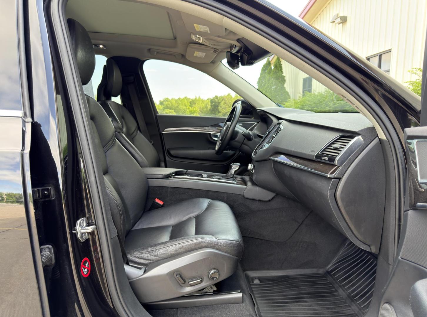2018 BLACK /Black Volvo XC90 T6 Momentum AWD (YV4A22PK3J1) with an 2.0L 4 Cyl. engine, Automatic transmission, located at 2990 Old Orchard Rd., Jackson, MO, 63755, 37.354214, -89.612106 - 2018 Volvo XC90 T6 Momentum 108xxx miles All Wheel Drive 2.0L 4 Cyl. Automatic Leather 3rd Row Navigation Power/Heated Seats Heated Steering Wheel Backup Camera Sunroof Bluetooth Cruise Power Windows/Locks/Mirrors We have financing available and we accept trades! Fill out a credit app - Photo#17