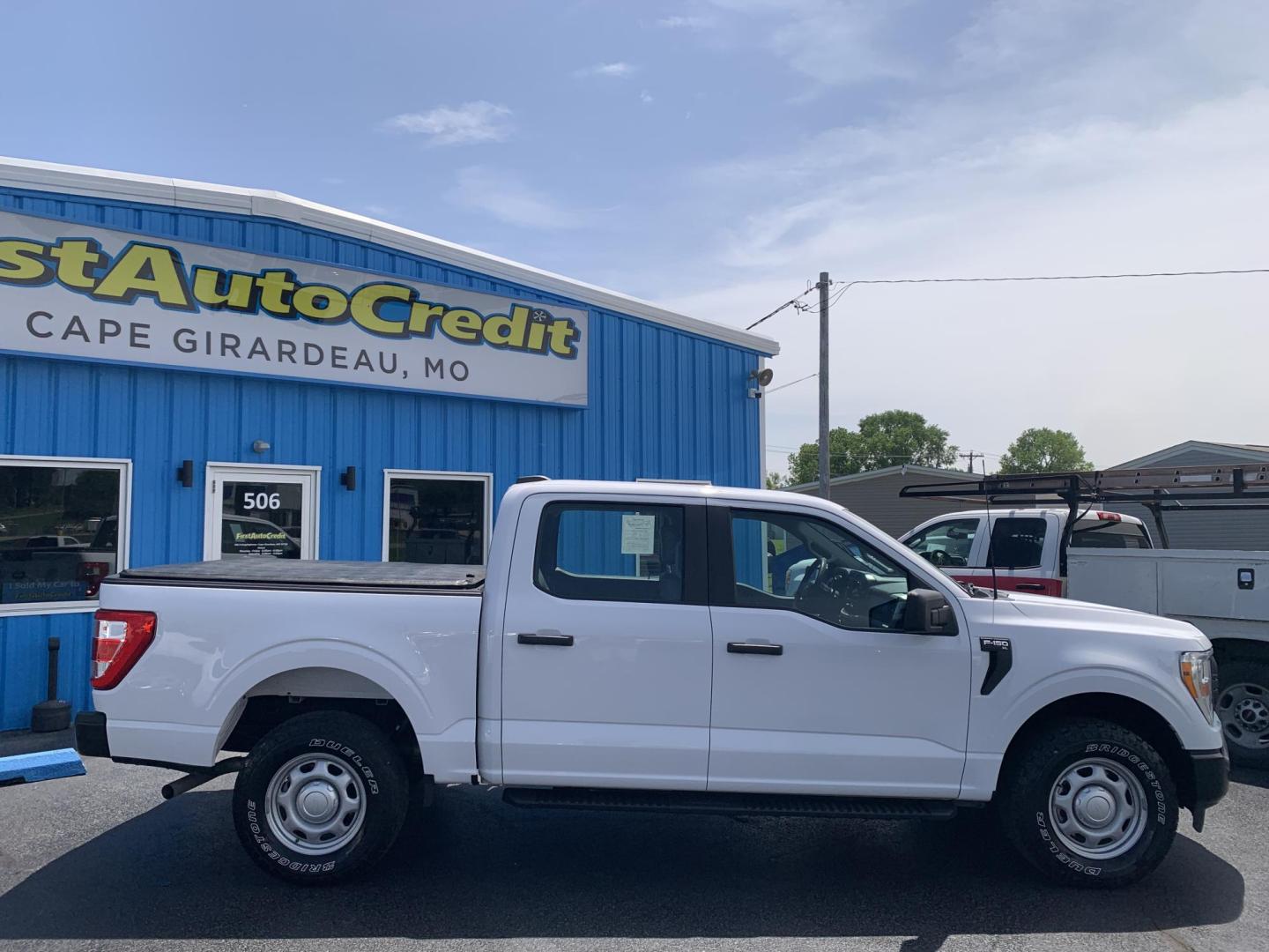 2021 WHITE /GRAY Ford F-150 SuperCrew 4WD (1FTEW1EB6MK) with an 3.3L V6 DOHC 24V engine, Automatic transmission, located at 506 S. Kingshighway, Cape Girardeau, MO, 63703, (573) 235-5000, 37.294991, -89.553635 - 2021 Ford F-150 SuperCrew 60,xxx miles 4wd Power Windows Rear Window Defroster 12V Power Outlet Steering Wheel Controls Tilt Steering Wheel Alarm System Cruise Control Remote Keyless Entry We have financing available and we accept trades! Fill out a credit application on our website or - Photo#9