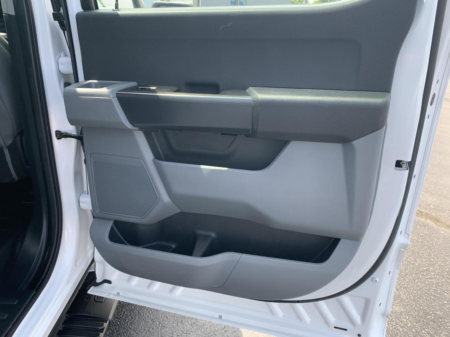 2021 WHITE /GRAY Ford F-150 SuperCrew 4WD (1FTEW1EB6MK) with an 3.3L V6 DOHC 24V engine, Automatic transmission, located at 506 S. Kingshighway, Cape Girardeau, MO, 63703, (573) 235-5000, 37.294991, -89.553635 - 2021 Ford F-150 SuperCrew 60,xxx miles 4wd Power Windows Rear Window Defroster 12V Power Outlet Steering Wheel Controls Tilt Steering Wheel Alarm System Cruise Control Remote Keyless Entry We have financing available and we accept trades! Fill out a credit application on our website or - Photo#12