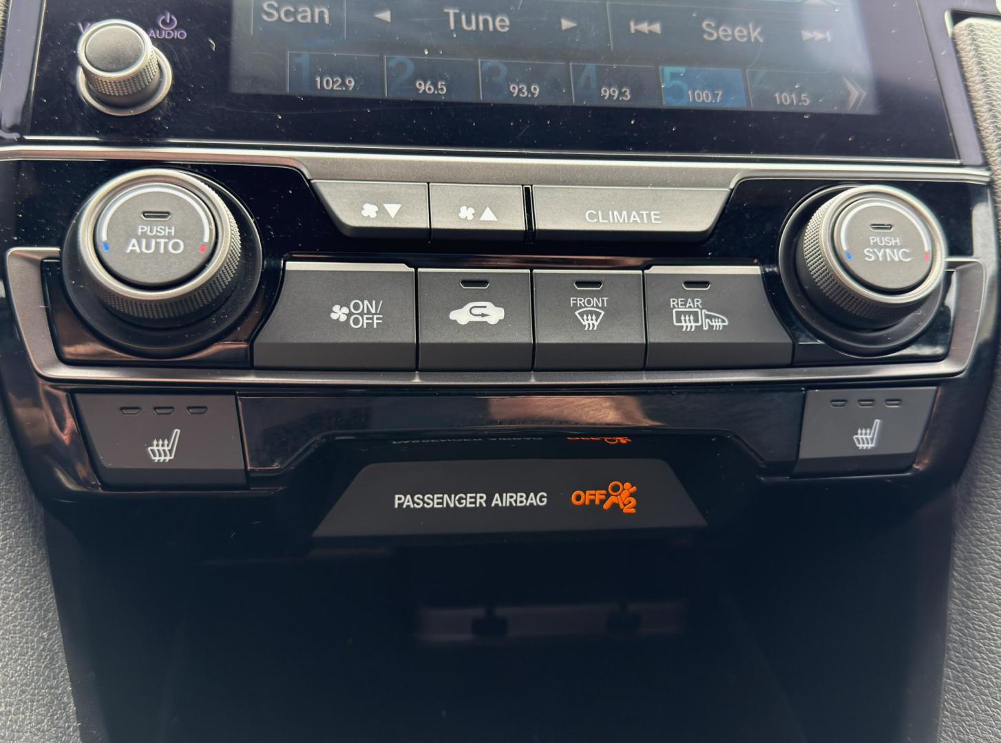 2020 BLUE /Black Honda Civic EX-L (SHHFK7H85LU) with an 1.5L 4 Cyl. Turbo engine, CVT transmission, located at 2990 Old Orchard Rd., Jackson, MO, 63755, 37.354214, -89.612106 - 2020 Honda Civic EX-L 85xxx miles Front Wheel Drive 1.5L 4 Cyl. Turbo Automatic Leather Backup Camera Heated Seats Power Driver Seat Sunroof Bluetooth Remote Start Cruise Power Windows/Locks/Mirrors We have financing available and we accept trades! Fill out a credit application on our - Photo#3