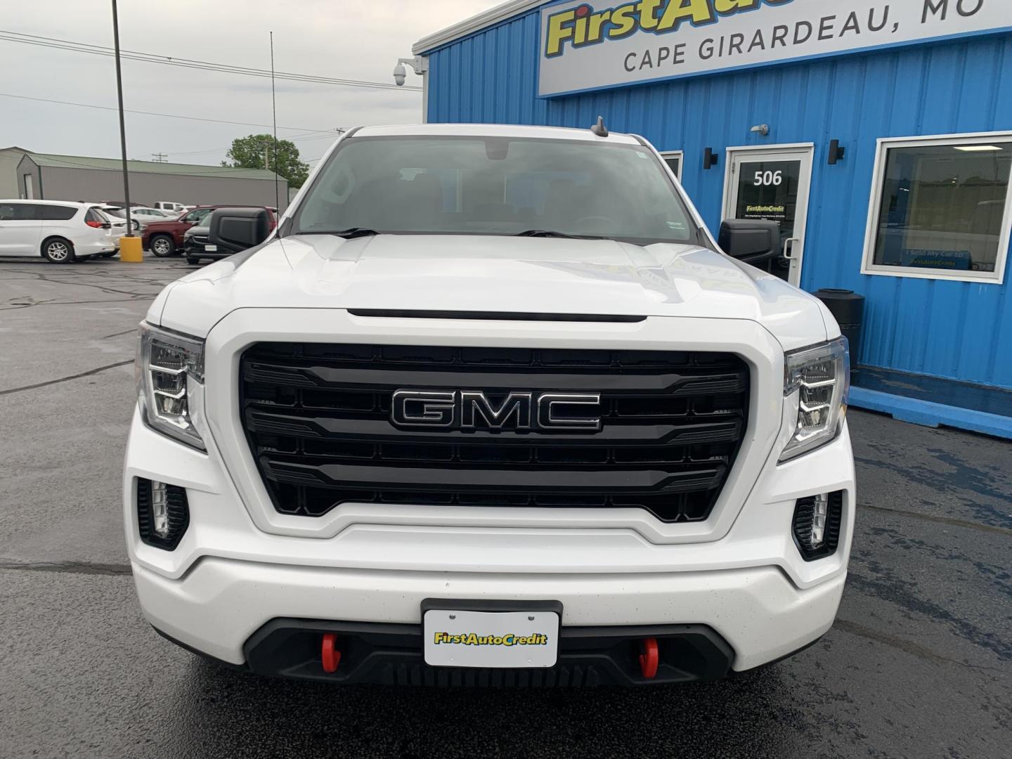 2021 WHITE /GRAY GMC Sierra 1500 Elevation Crew Cab 4WD (3GTU9CED7MG) with an 5.3L V8 OHV 16V engine, Automatic transmission, located at 506 S. Kingshighway, Cape Girardeau, MO, 63703, (573) 235-5000, 37.294991, -89.553635 - 2021 GMC Sierra 1500 Elevation Crew Cab 4WD 141,xxx miles One Owner Apple CarPlay Cloth Seats Heated Seats Backup Cam Bluetooth Keyless Entry Remote Start Heated Steering Wheel We have financing available and we accept trades! Fill out a credit application on our website or come by toda - Photo#1