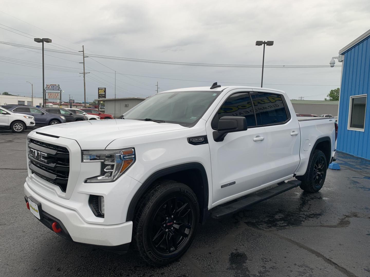 2021 WHITE /GRAY GMC Sierra 1500 Elevation Crew Cab 4WD (3GTU9CED7MG) with an 5.3L V8 OHV 16V engine, Automatic transmission, located at 506 S. Kingshighway, Cape Girardeau, MO, 63703, (573) 235-5000, 37.294991, -89.553635 - 2021 GMC Sierra 1500 Elevation Crew Cab 4WD 141,xxx miles One Owner Apple CarPlay Cloth Seats Heated Seats Backup Cam Bluetooth Keyless Entry Remote Start Heated Steering Wheel We have financing available and we accept trades! Fill out a credit application on our website or come by toda - Photo#3