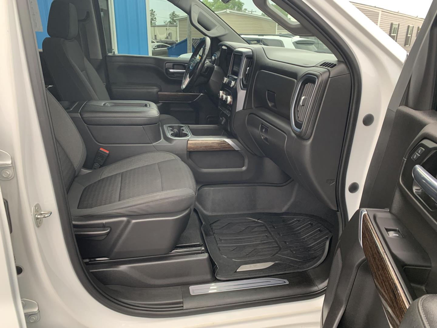 2021 WHITE /GRAY GMC Sierra 1500 Elevation Crew Cab 4WD (3GTU9CED7MG) with an 5.3L V8 OHV 16V engine, Automatic transmission, located at 506 S. Kingshighway, Cape Girardeau, MO, 63703, (573) 235-5000, 37.294991, -89.553635 - 2021 GMC Sierra 1500 Elevation Crew Cab 4WD 141,xxx miles One Owner Apple CarPlay Cloth Seats Heated Seats Backup Cam Bluetooth Keyless Entry Remote Start Heated Steering Wheel We have financing available and we accept trades! Fill out a credit application on our website or come by toda - Photo#12