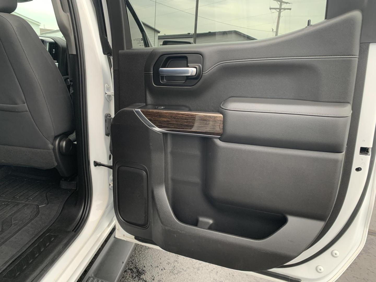2021 WHITE /GRAY GMC Sierra 1500 Elevation Crew Cab 4WD (3GTU9CED7MG) with an 5.3L V8 OHV 16V engine, Automatic transmission, located at 506 S. Kingshighway, Cape Girardeau, MO, 63703, (573) 235-5000, 37.294991, -89.553635 - 2021 GMC Sierra 1500 Elevation Crew Cab 4WD 141,xxx miles One Owner Apple CarPlay Cloth Seats Heated Seats Backup Cam Bluetooth Keyless Entry Remote Start Heated Steering Wheel We have financing available and we accept trades! Fill out a credit application on our website or come by toda - Photo#13