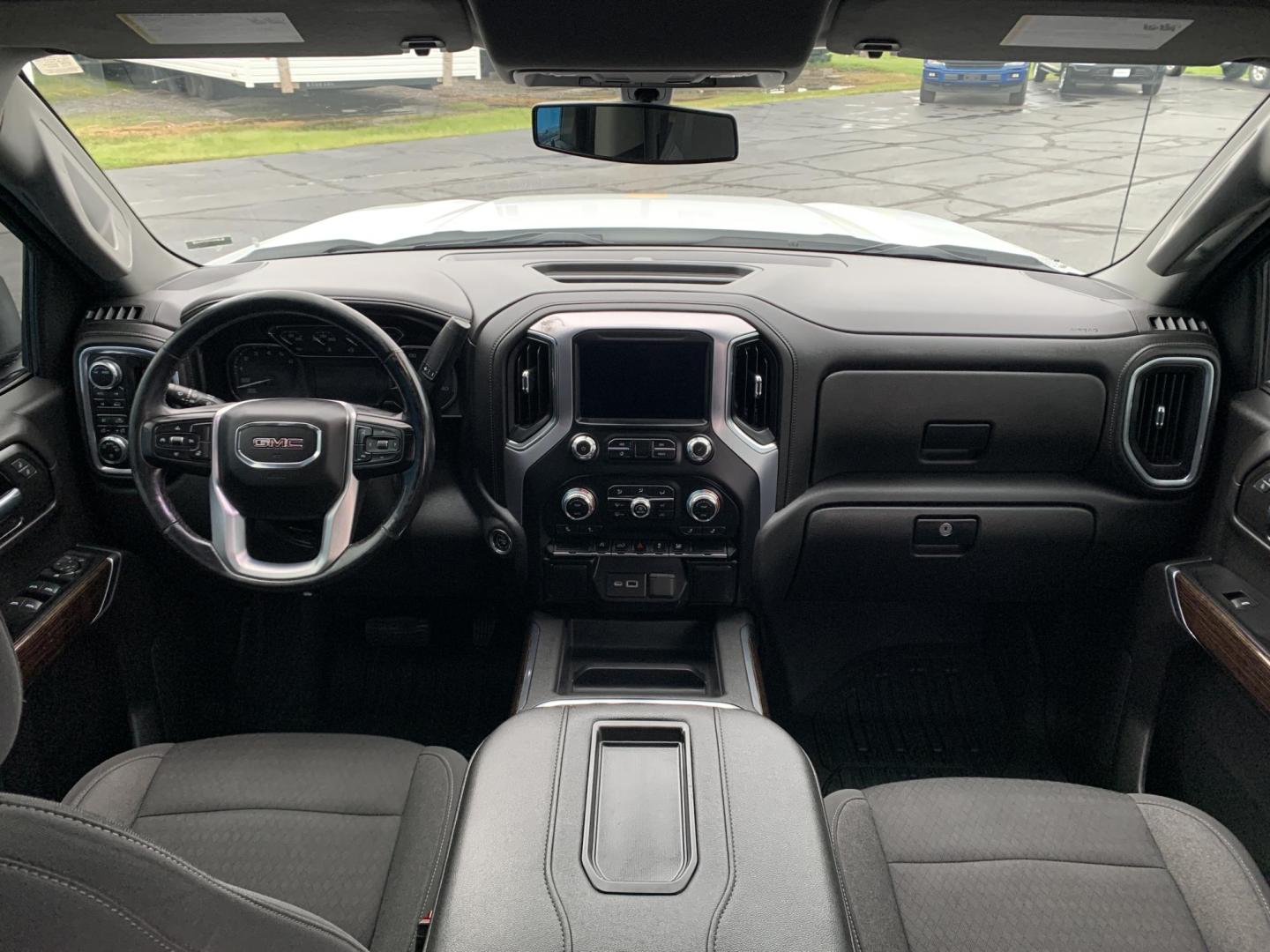 2021 WHITE /GRAY GMC Sierra 1500 Elevation Crew Cab 4WD (3GTU9CED7MG) with an 5.3L V8 OHV 16V engine, Automatic transmission, located at 506 S. Kingshighway, Cape Girardeau, MO, 63703, (573) 235-5000, 37.294991, -89.553635 - 2021 GMC Sierra 1500 Elevation Crew Cab 4WD 141,xxx miles One Owner Apple CarPlay Cloth Seats Heated Seats Backup Cam Bluetooth Keyless Entry Remote Start Heated Steering Wheel We have financing available and we accept trades! Fill out a credit application on our website or come by toda - Photo#16
