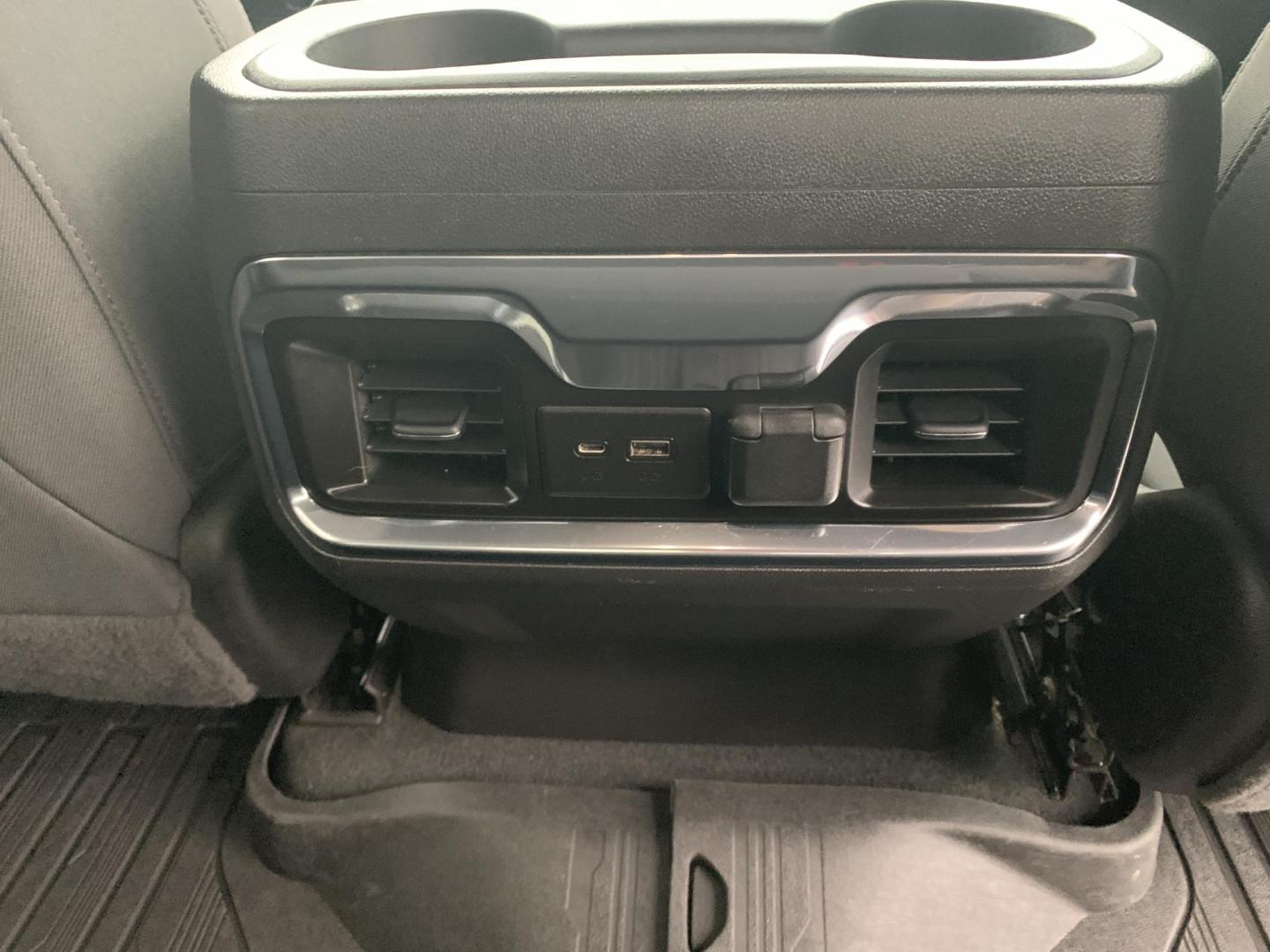 2021 WHITE /GRAY GMC Sierra 1500 Elevation Crew Cab 4WD (3GTU9CED7MG) with an 5.3L V8 OHV 16V engine, Automatic transmission, located at 506 S. Kingshighway, Cape Girardeau, MO, 63703, (573) 235-5000, 37.294991, -89.553635 - 2021 GMC Sierra 1500 Elevation Crew Cab 4WD 141,xxx miles One Owner Apple CarPlay Cloth Seats Heated Seats Backup Cam Bluetooth Keyless Entry Remote Start Heated Steering Wheel We have financing available and we accept trades! Fill out a credit application on our website or come by toda - Photo#15